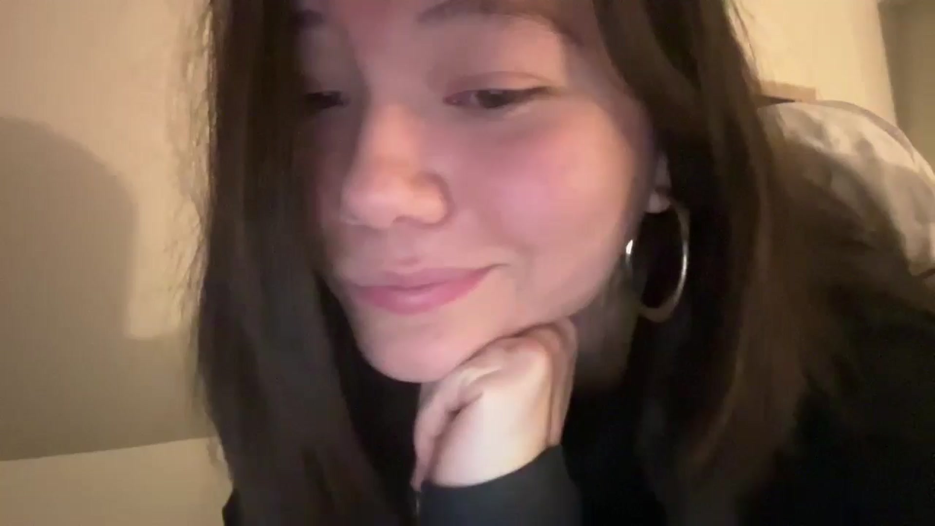 Gallery image thumbnail from imava's myfreecams stream on, 09/11/2024, 23:05 image 10 of 20