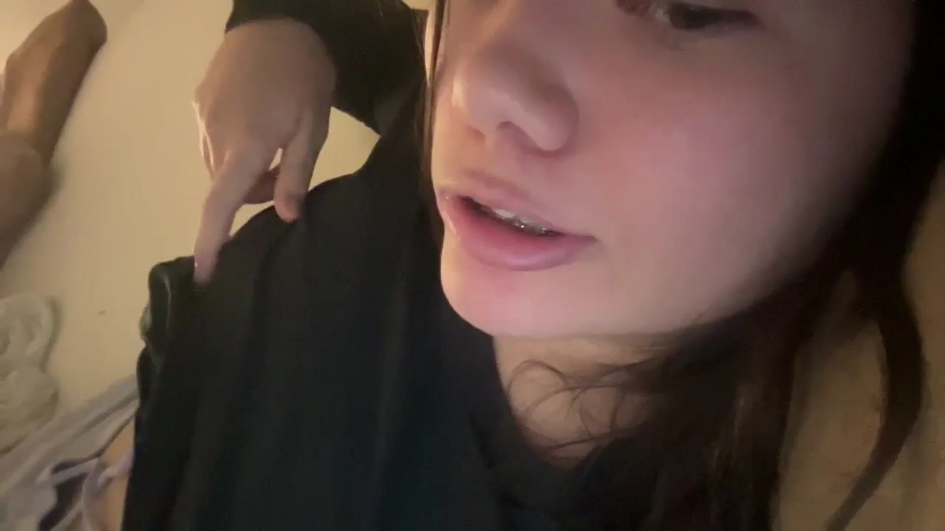 Gallery image thumbnail from imava's myfreecams stream on, 09/11/2024, 23:05 image 12 of 20