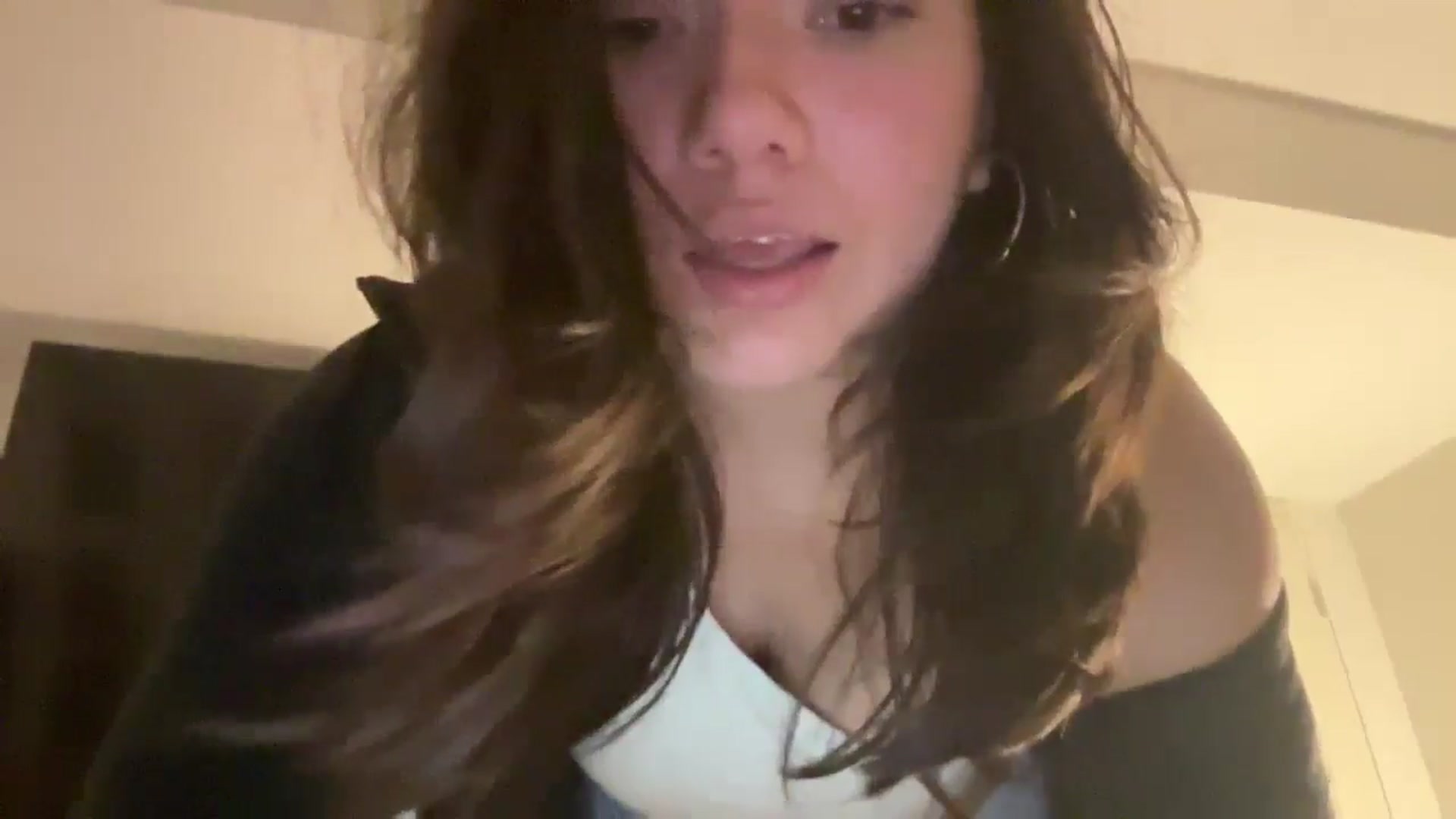 Gallery image thumbnail from imava's myfreecams stream on, 09/17/2024, 06:05 image 6 of 20