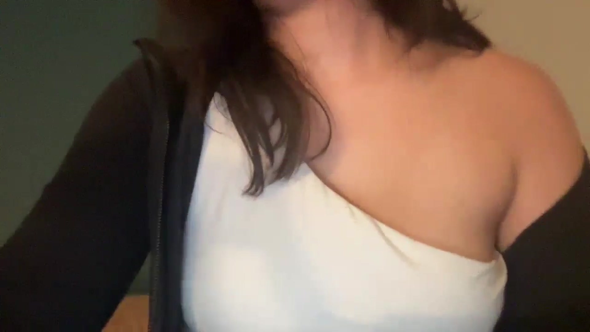 Gallery image thumbnail from imava's myfreecams stream on, 09/17/2024, 06:21 image 16 of 20