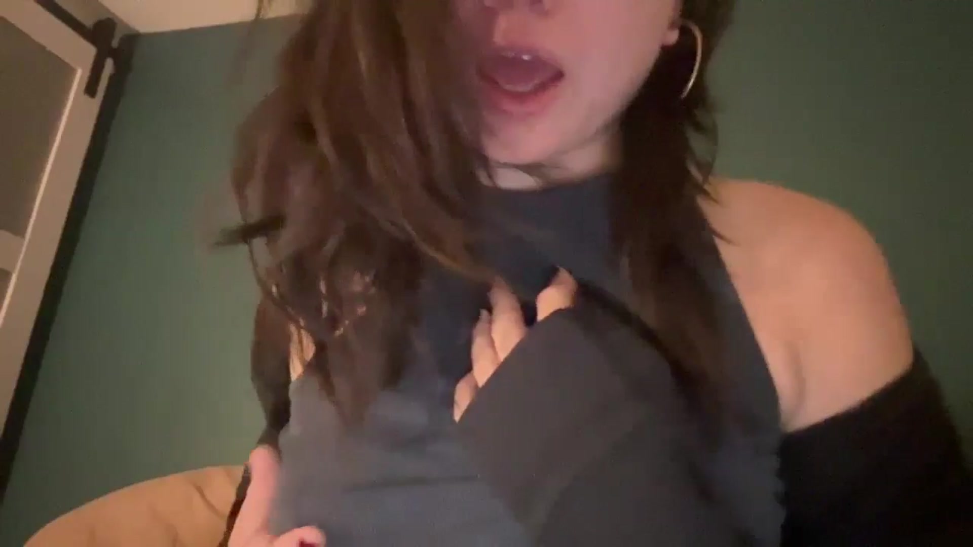 Gallery image thumbnail from imava's myfreecams stream on, 09/19/2024, 23:25 image 14 of 20