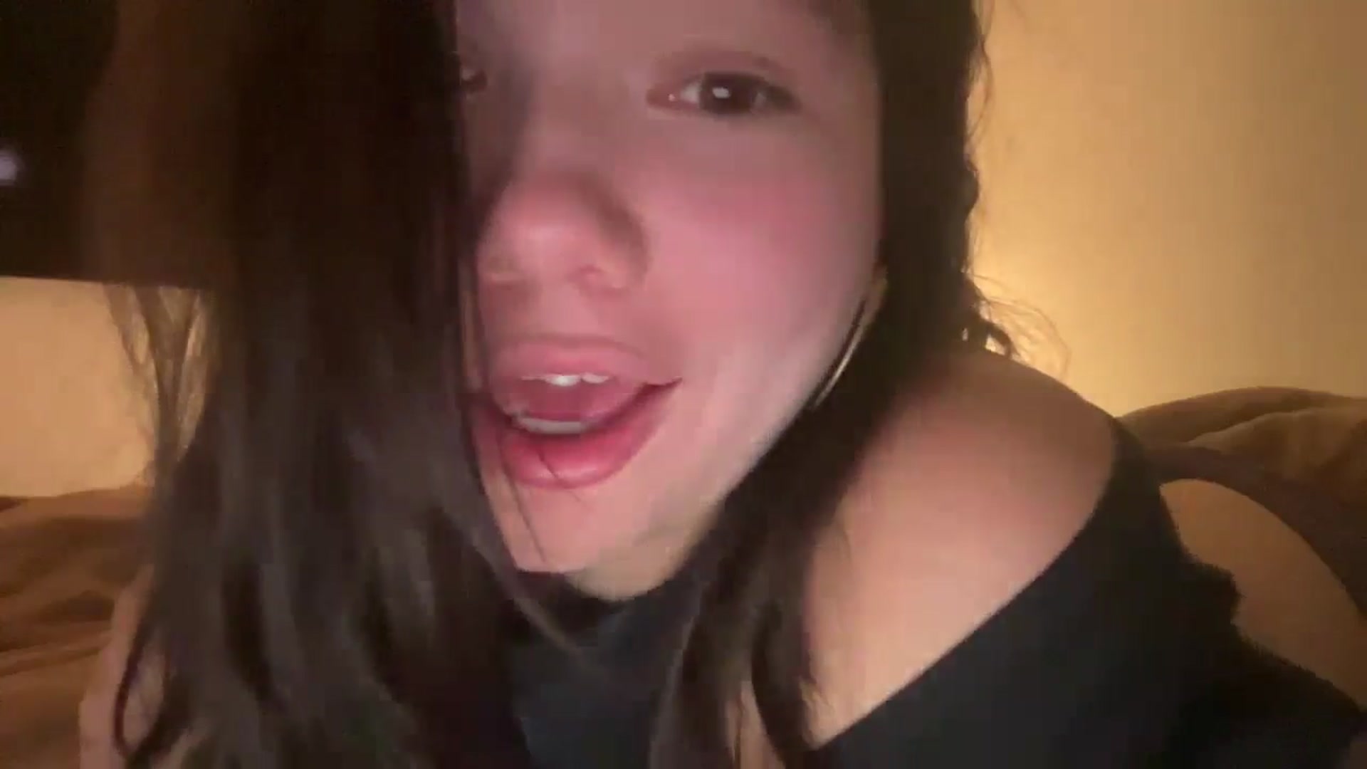 Gallery image thumbnail from imava's myfreecams stream on, 09/19/2024, 23:25 image 15 of 20