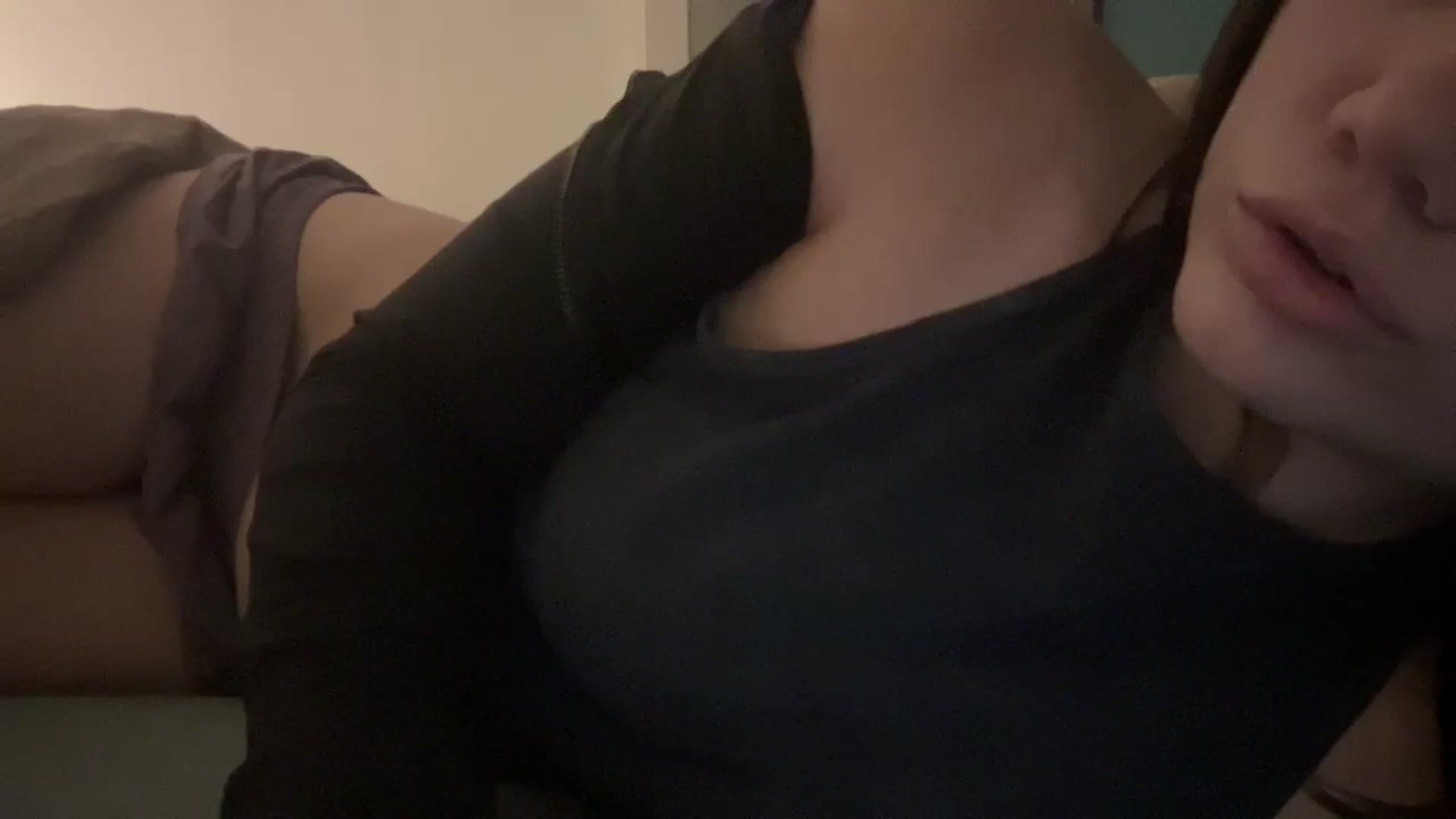 Gallery image thumbnail from imava's myfreecams stream on, 09/19/2024, 23:25 image 12 of 20