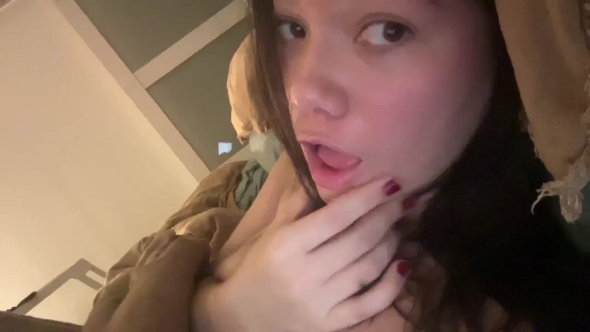 Gallery image thumbnail from imava's myfreecams stream on, 09/21/2024, 09:58 image 9 of 20