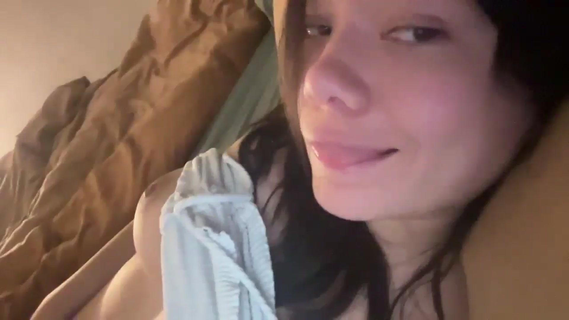 Gallery image thumbnail from imava's myfreecams stream on, 09/22/2024, 20:22 image 19 of 20