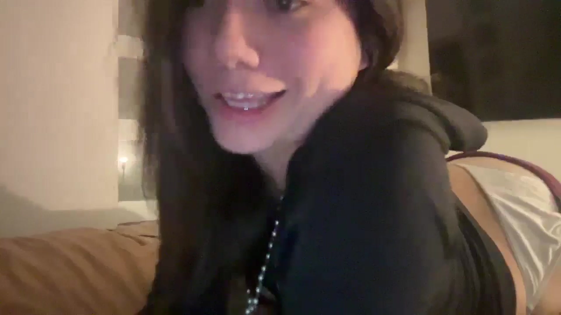 Gallery image thumbnail from imava's myfreecams stream on, 10/03/2024, 06:40 image 8 of 20