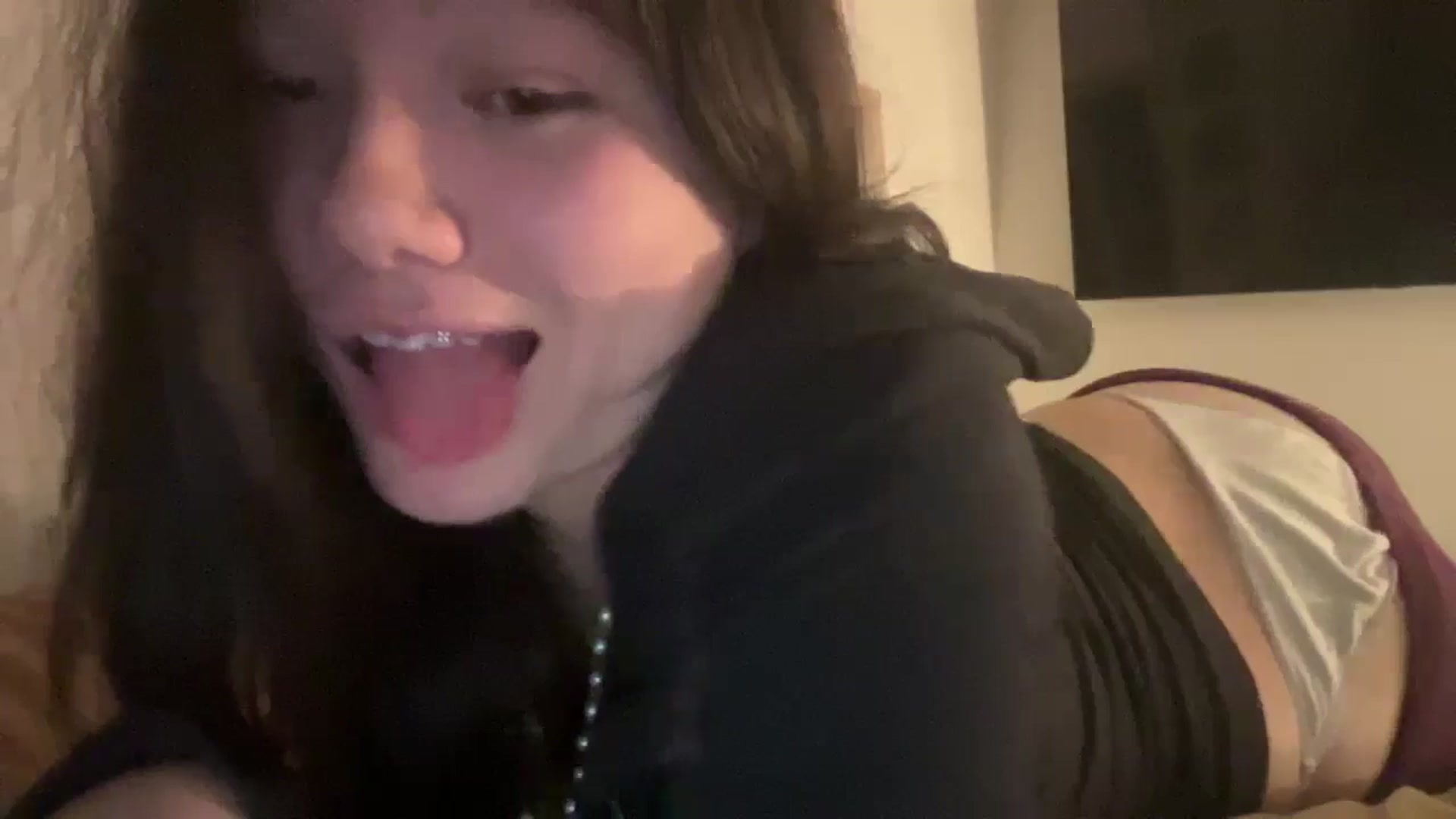 Gallery image thumbnail from imava's myfreecams stream on, 10/03/2024, 06:40 image 9 of 20