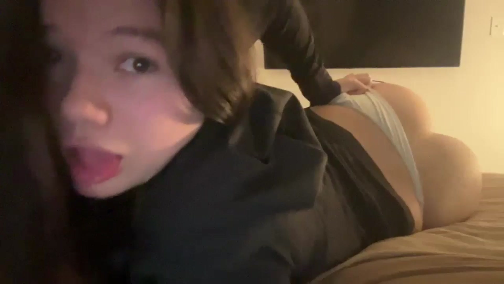 Gallery image thumbnail from imava's myfreecams stream on, 10/03/2024, 06:40 image 18 of 20