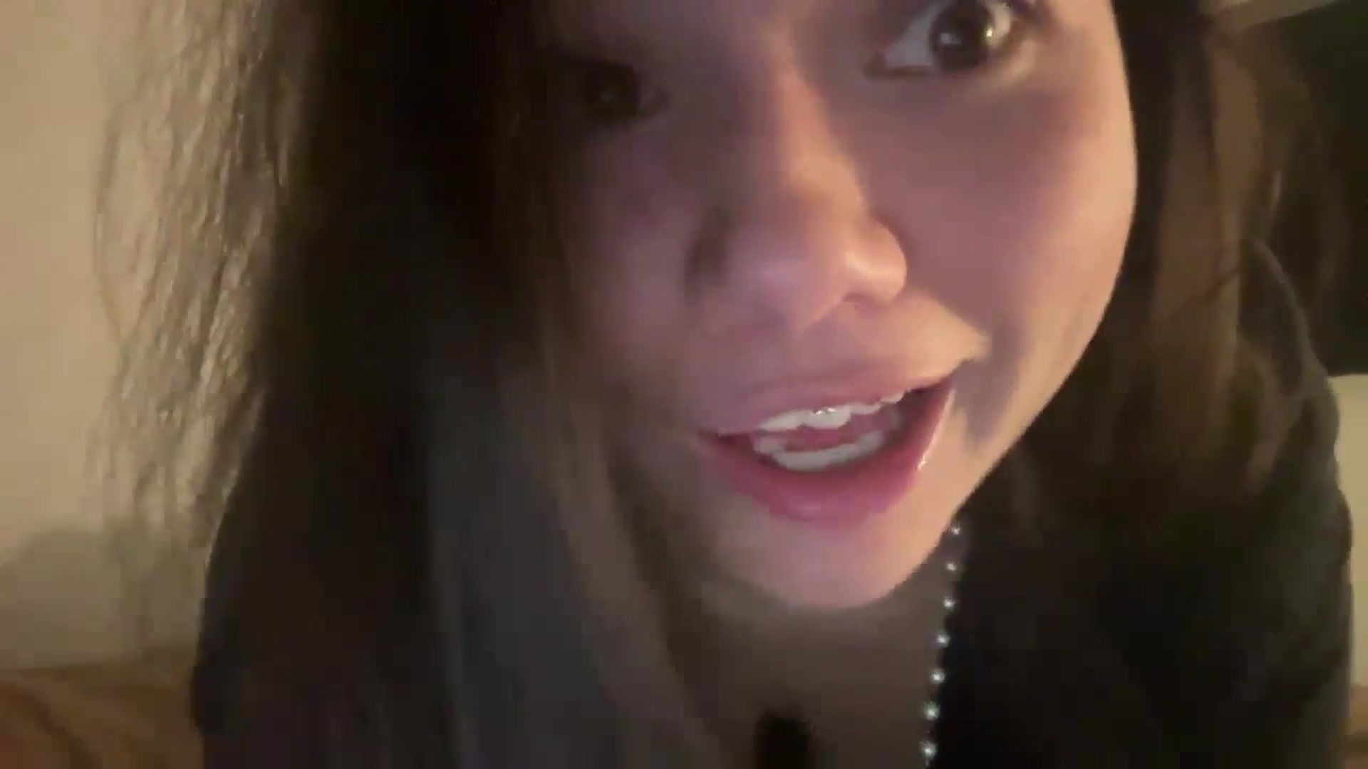 Gallery image thumbnail from imava's myfreecams stream on, 10/03/2024, 06:40 image 13 of 20