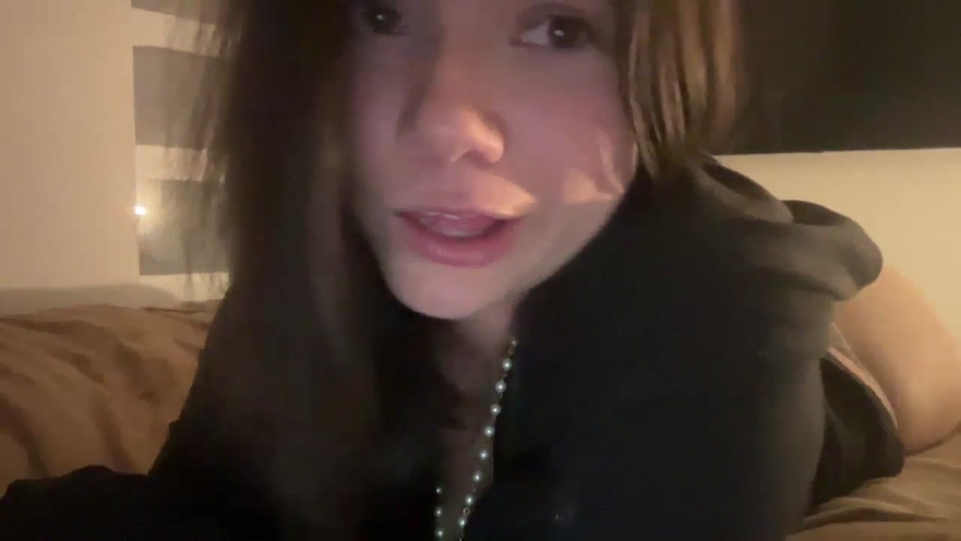 Gallery image thumbnail from imava's myfreecams stream on, 10/03/2024, 06:40 image 19 of 20