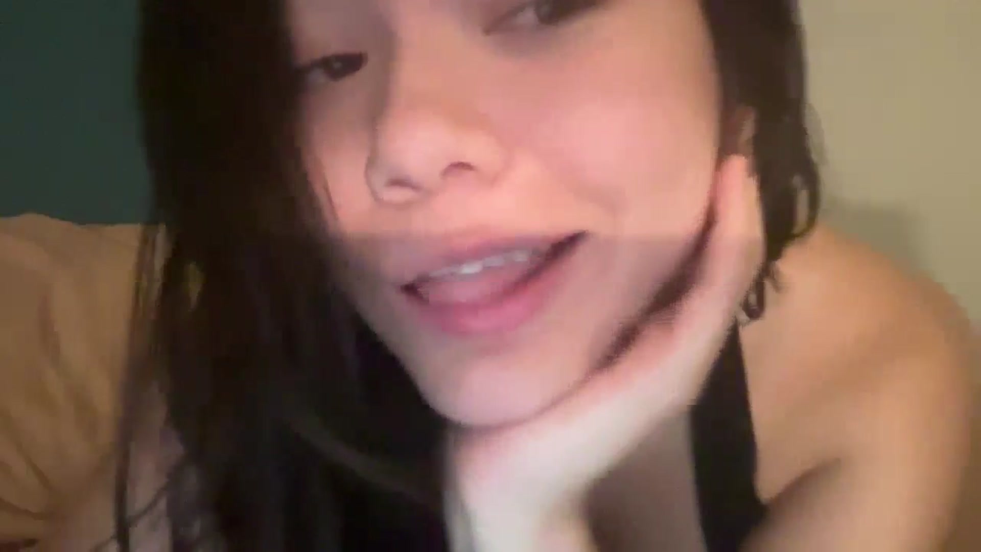Gallery image thumbnail from imava's myfreecams stream on, 10/08/2024, 20:33 image 15 of 20