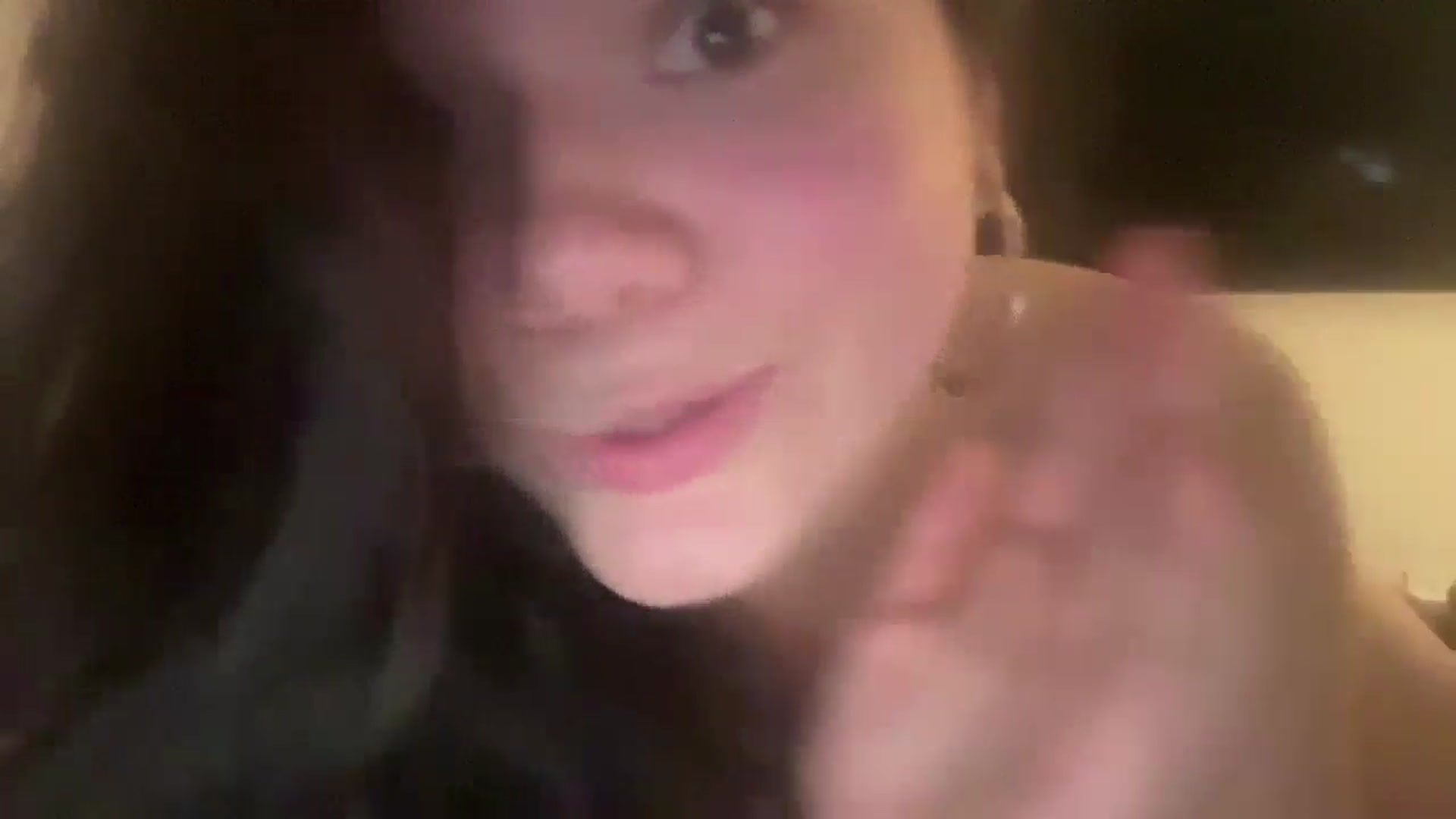 Gallery image thumbnail from imava's myfreecams stream on, 10/10/2024, 05:19 image 18 of 20
