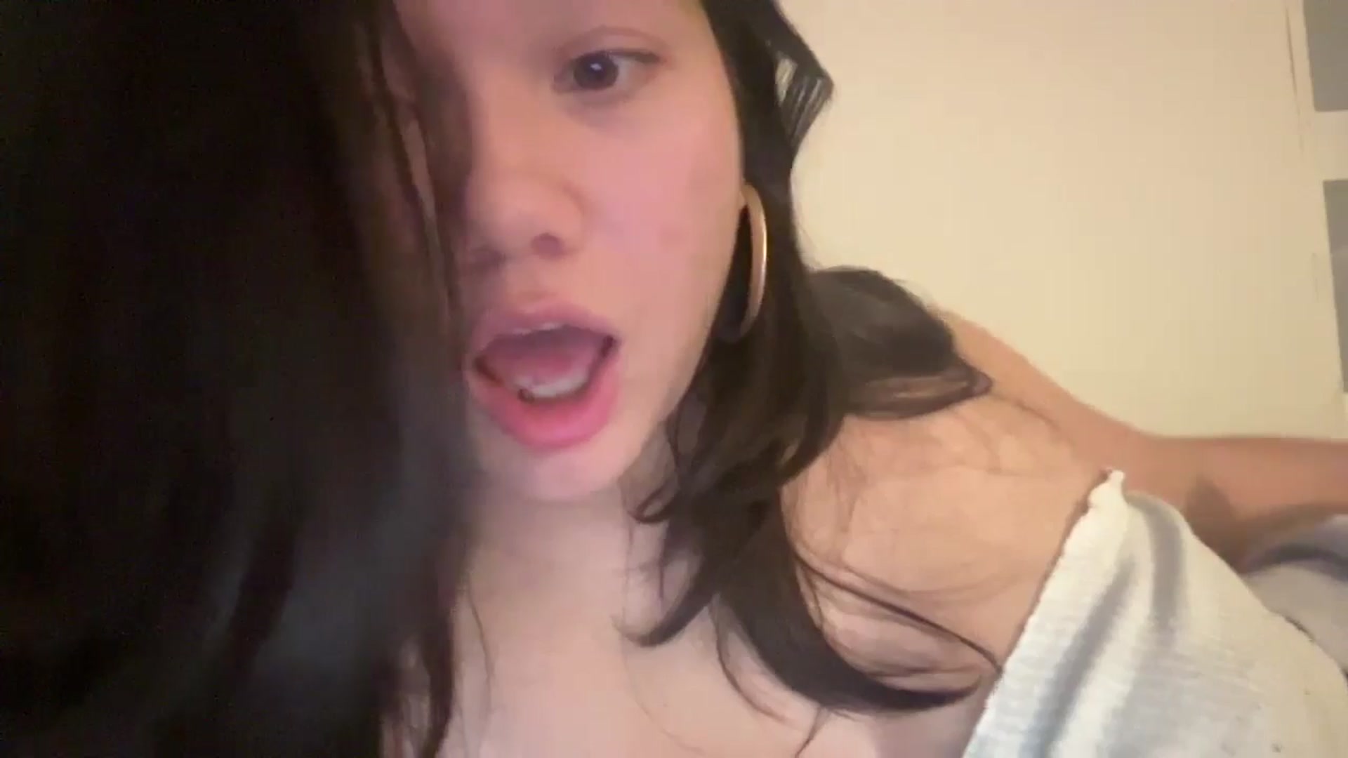 Gallery image thumbnail from imava's myfreecams stream on, 10/10/2024, 06:45 image 15 of 20