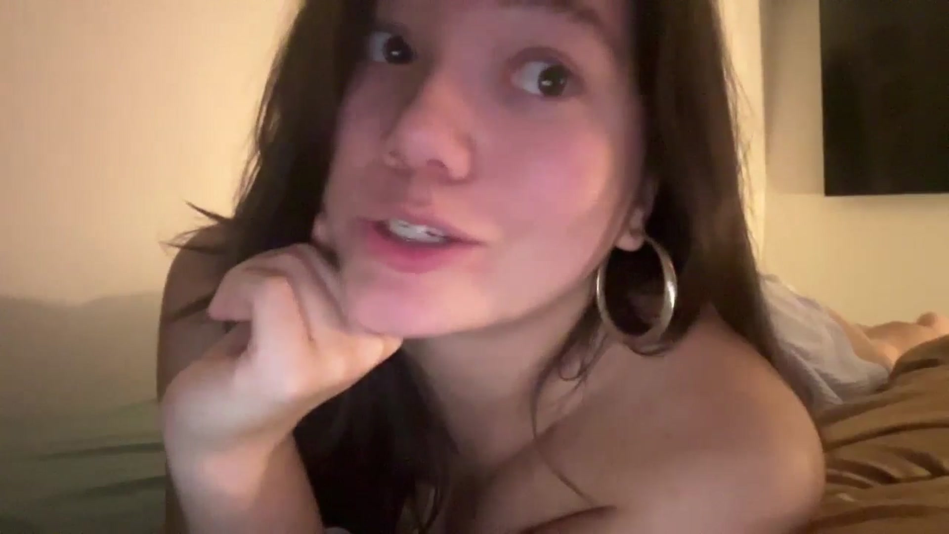 Gallery image thumbnail from imava's myfreecams stream on, 10/10/2024, 08:06 image 6 of 20