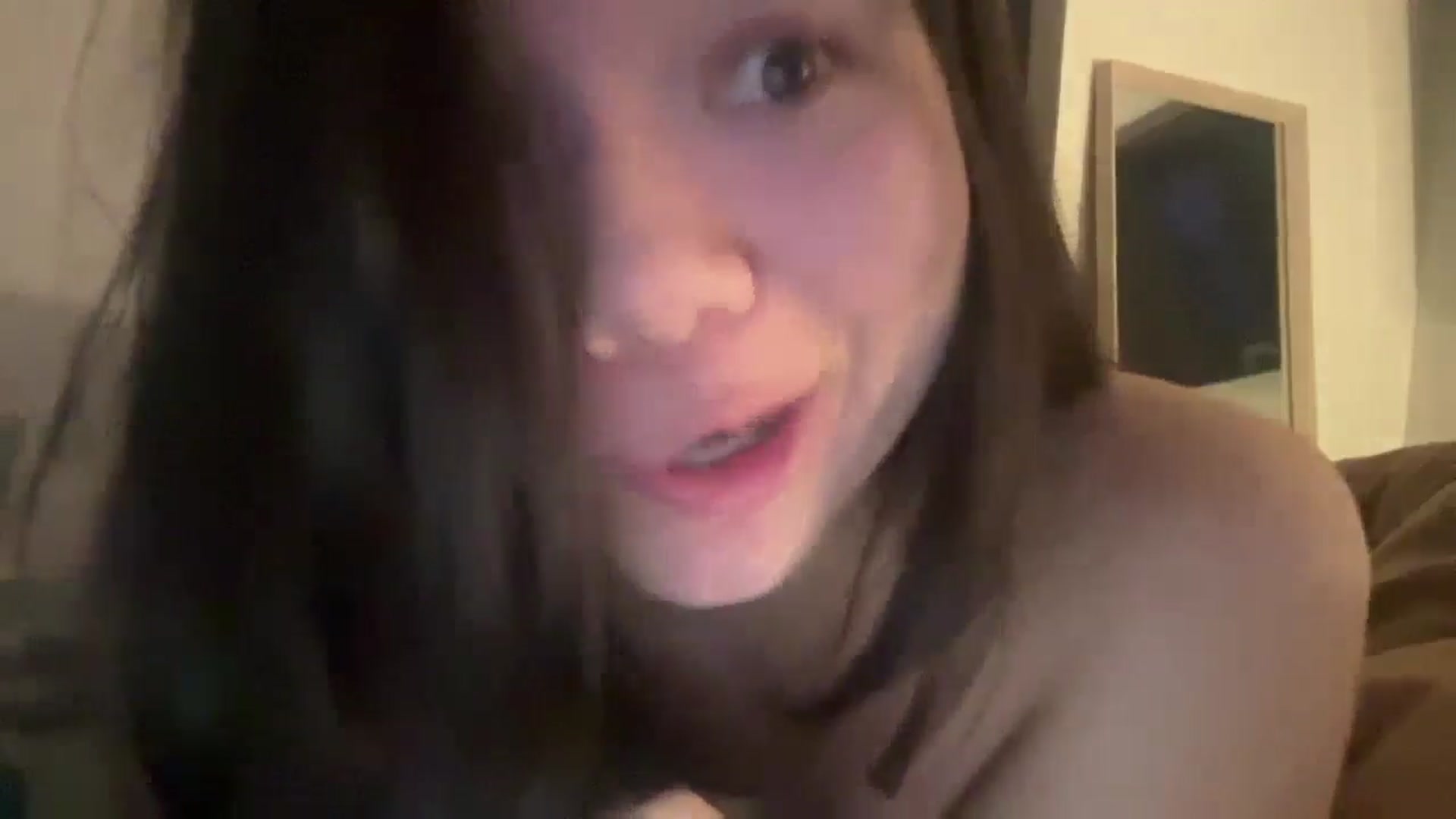 Gallery image thumbnail from imava's myfreecams stream on, 10/10/2024, 09:27 image 8 of 20