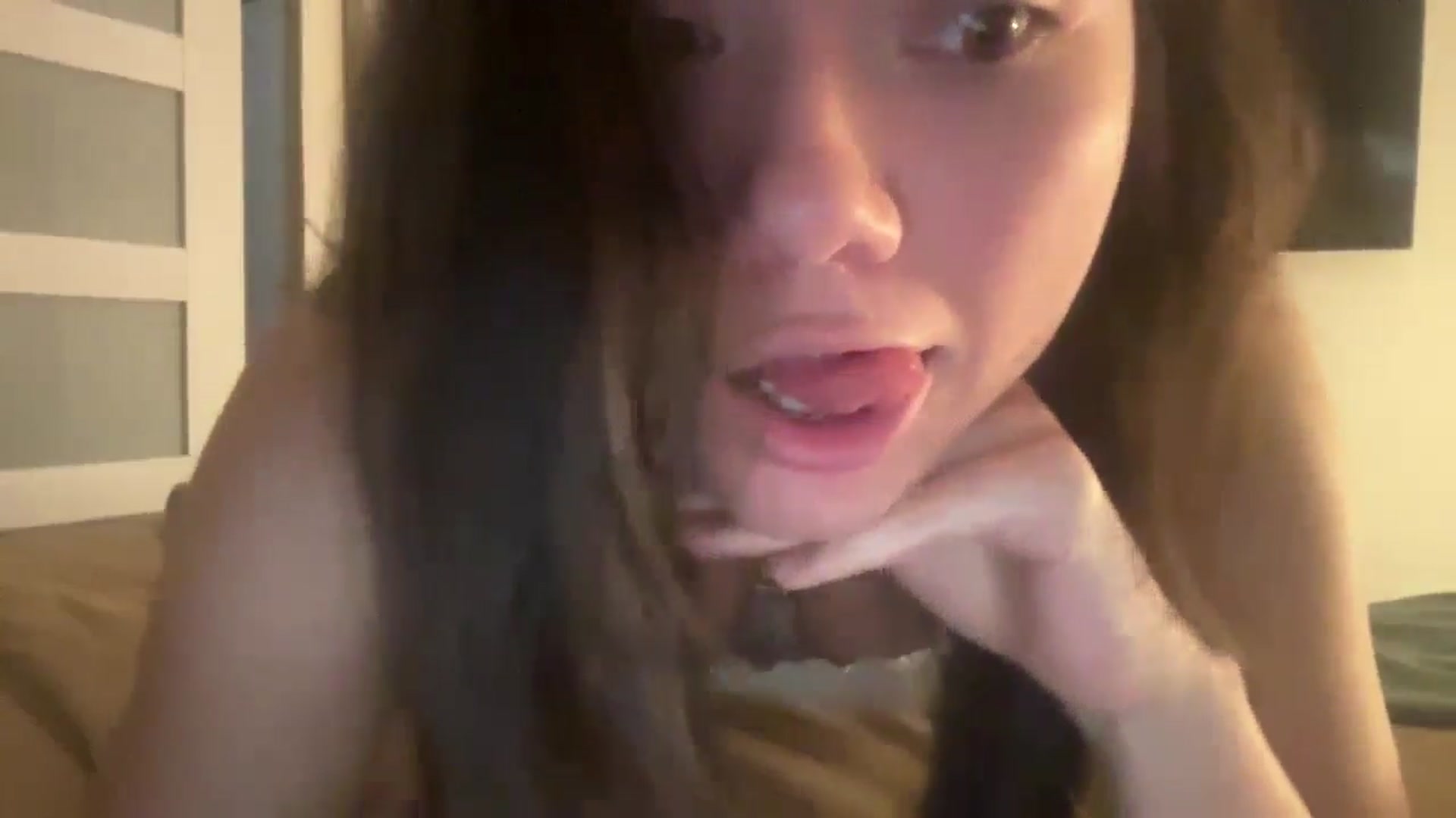 Gallery image thumbnail from imava's myfreecams stream on, 10/17/2024, 20:51 image 10 of 20