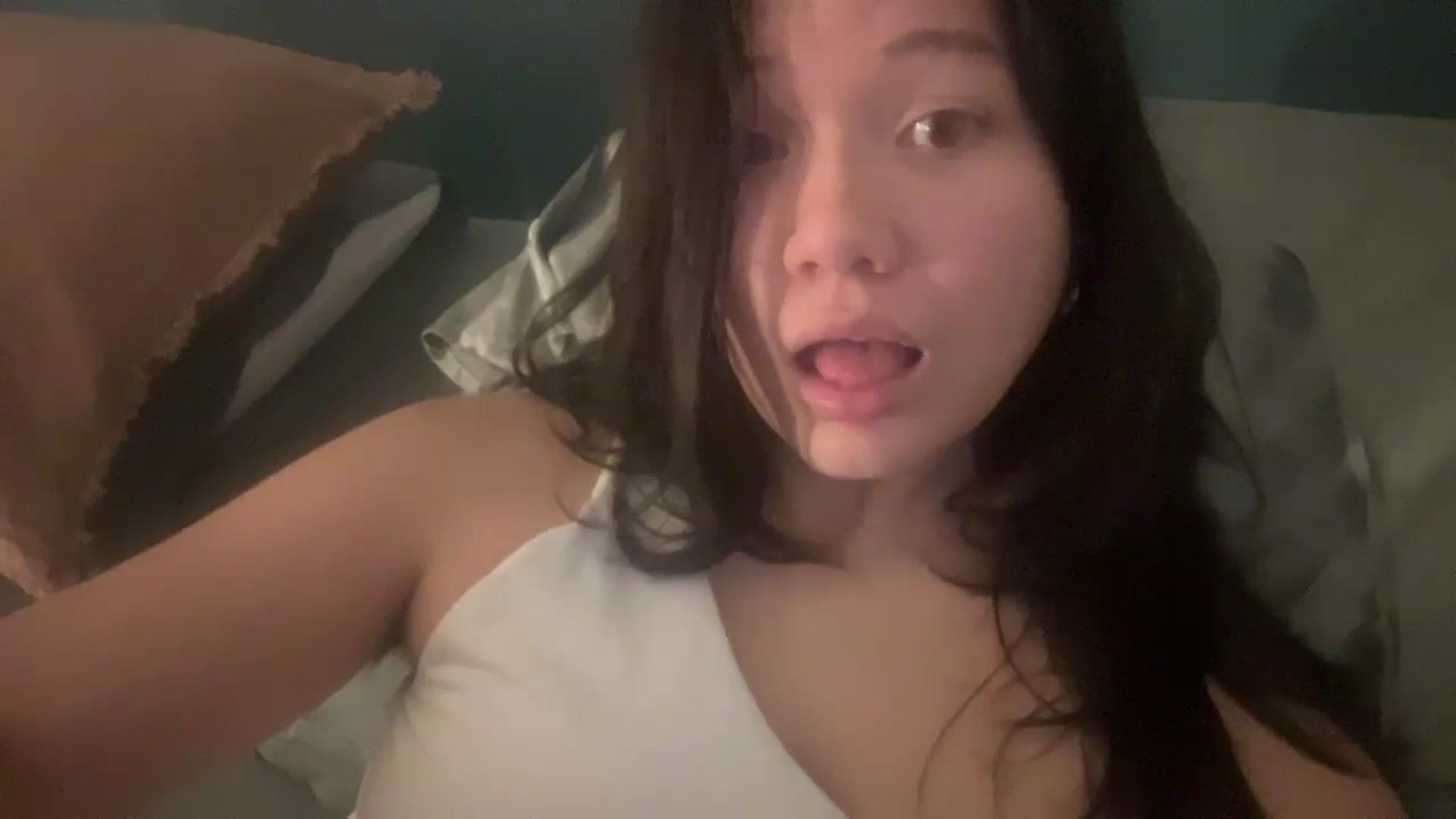 Gallery image thumbnail from imava's myfreecams stream on, 10/19/2024, 07:31 image 16 of 20