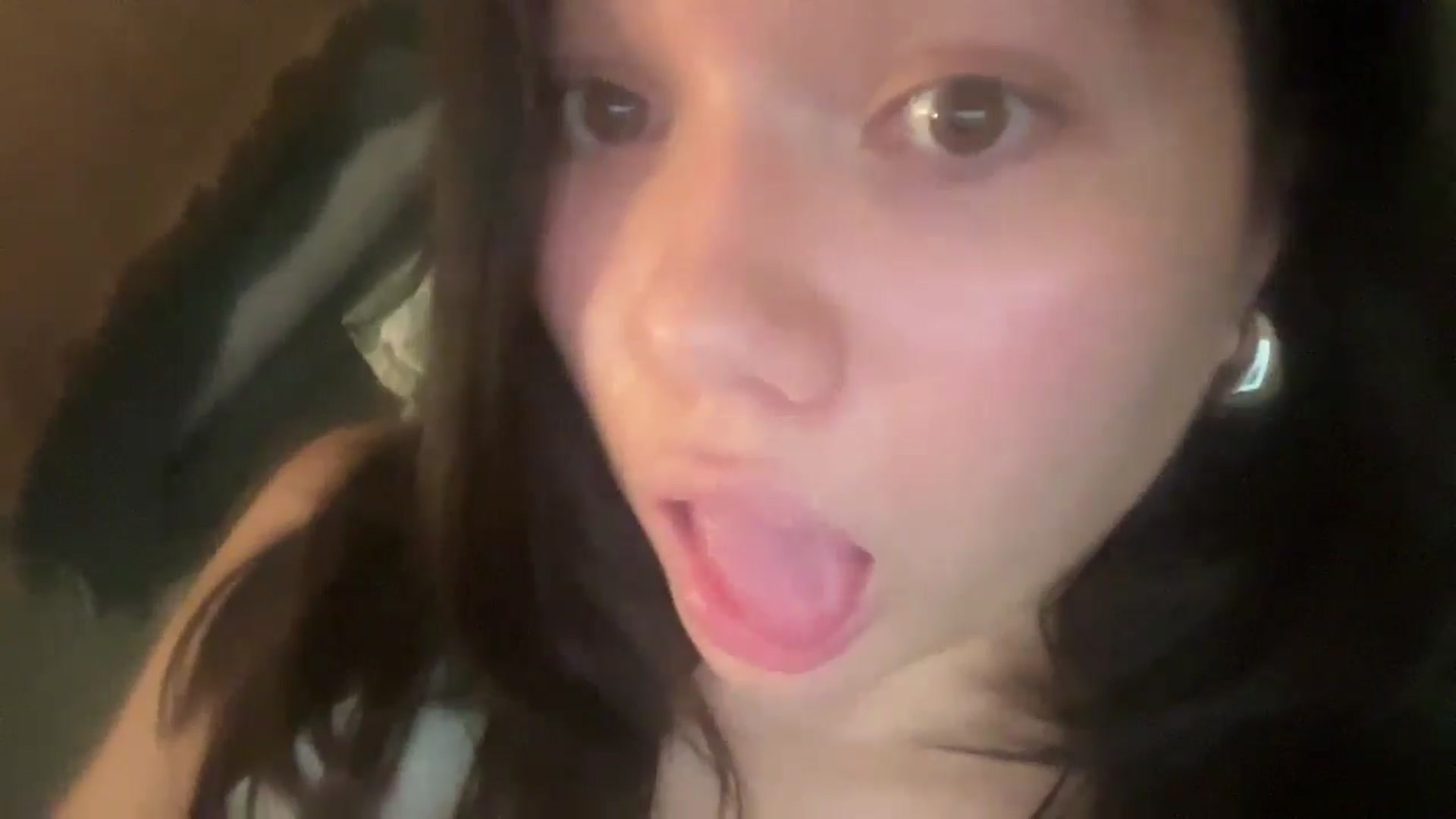 Gallery image thumbnail from imava's myfreecams stream on, 10/19/2024, 07:31 image 18 of 20