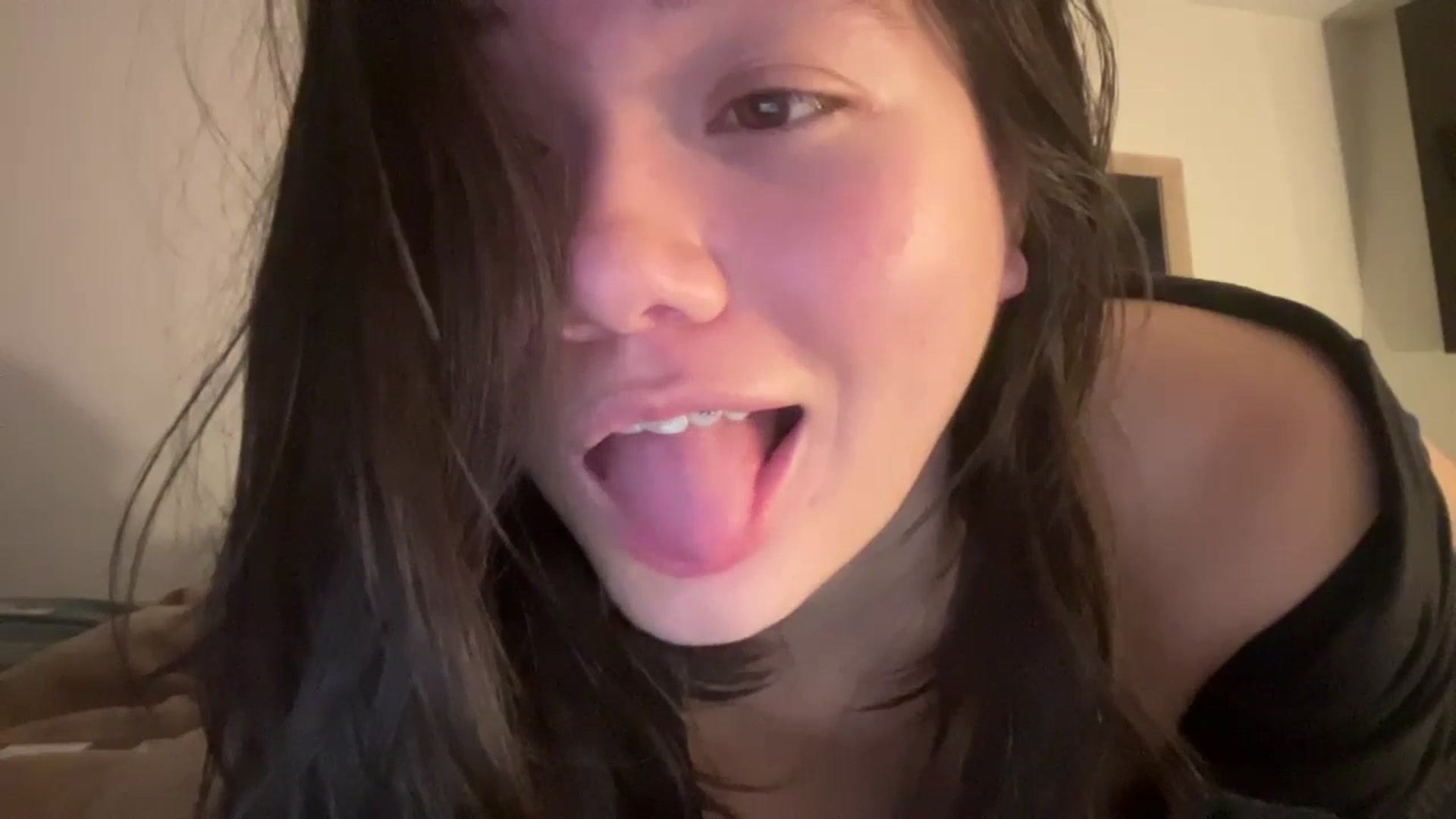 Gallery image thumbnail from imava's myfreecams stream on, 10/26/2024, 09:03 image 6 of 20