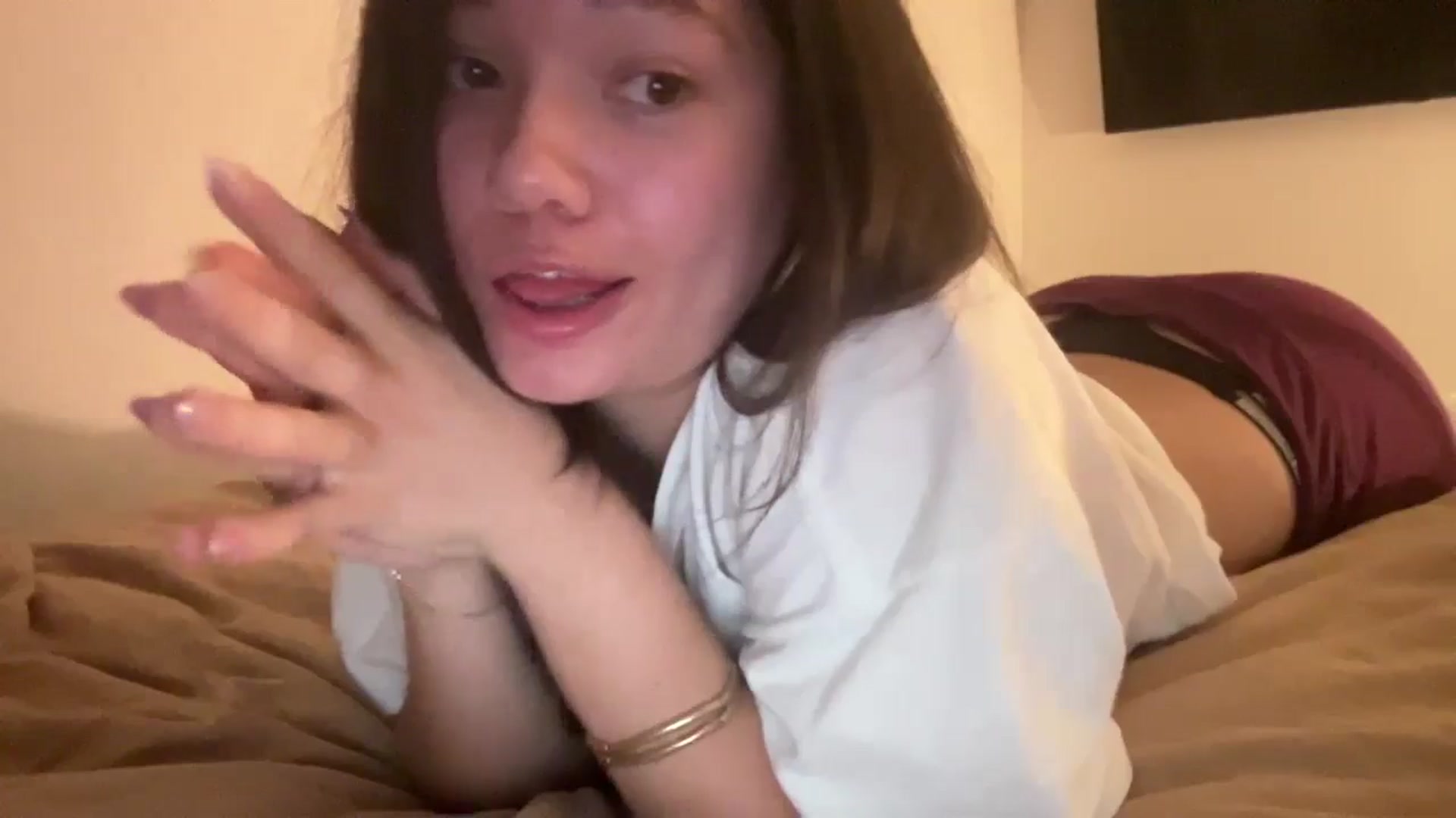 Gallery image thumbnail from imava's myfreecams stream on, 10/27/2024, 23:54 image 12 of 20