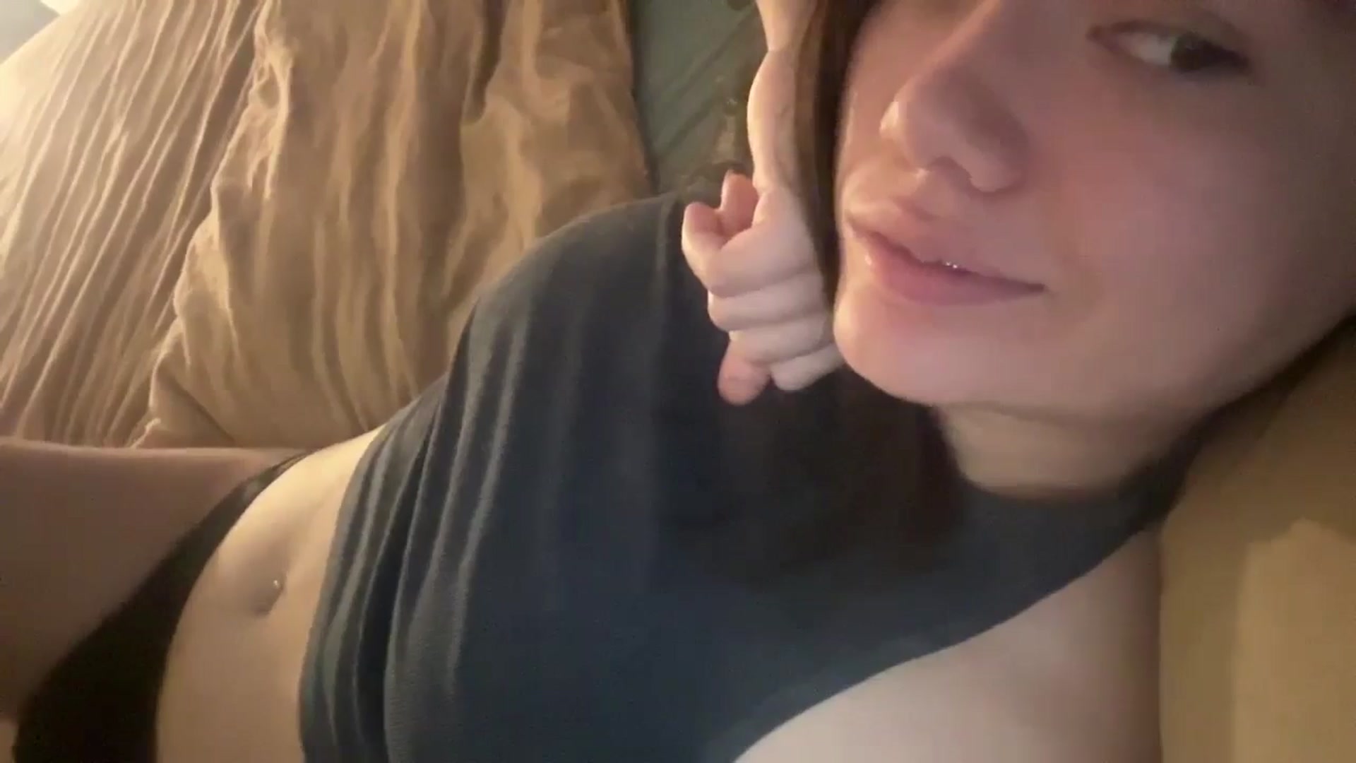 Gallery image thumbnail from imava's myfreecams stream on, 11/06/2024, 20:49 image 17 of 20
