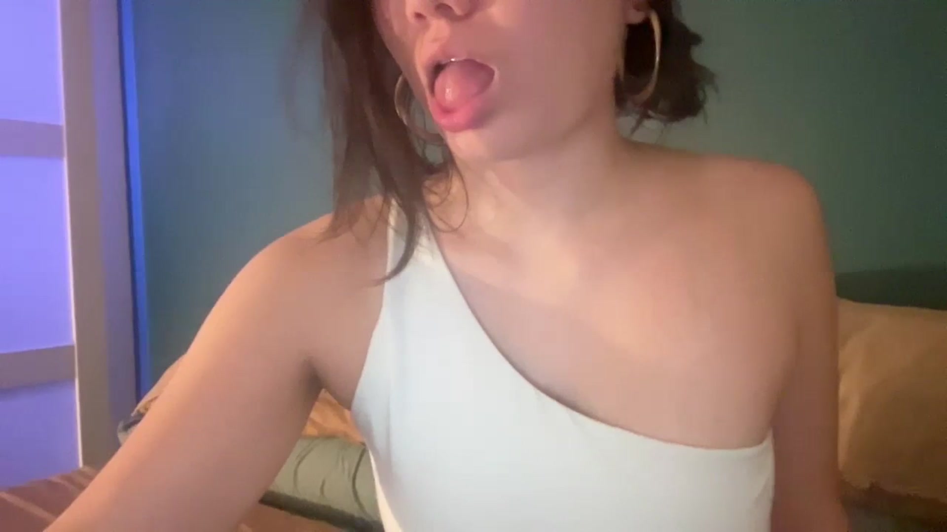 Gallery image thumbnail from imava's myfreecams stream on, 11/08/2024, 23:04 image 2 of 20