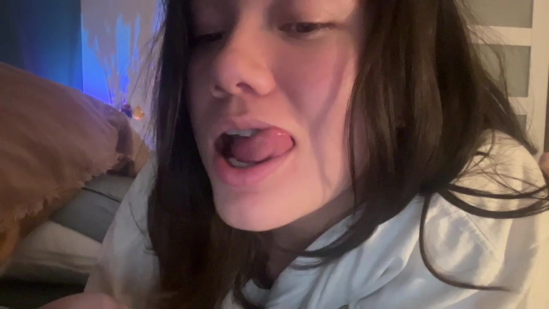 Gallery image thumbnail from imava's myfreecams stream on, 11/14/2024, 04:08 image 10 of 20
