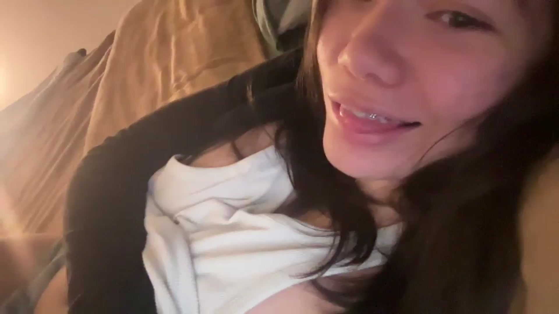 Gallery image thumbnail from imava's myfreecams stream on, 11/16/2024, 23:48 image 17 of 20