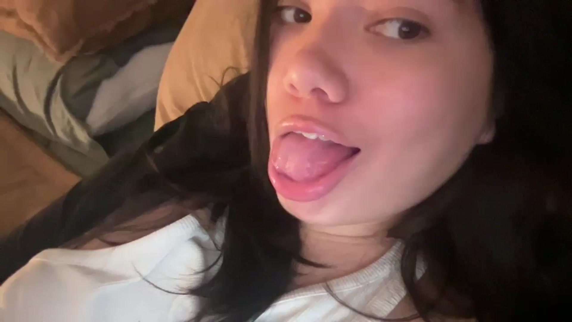 Gallery image thumbnail from imava's myfreecams stream on, 11/16/2024, 23:48 image 8 of 20