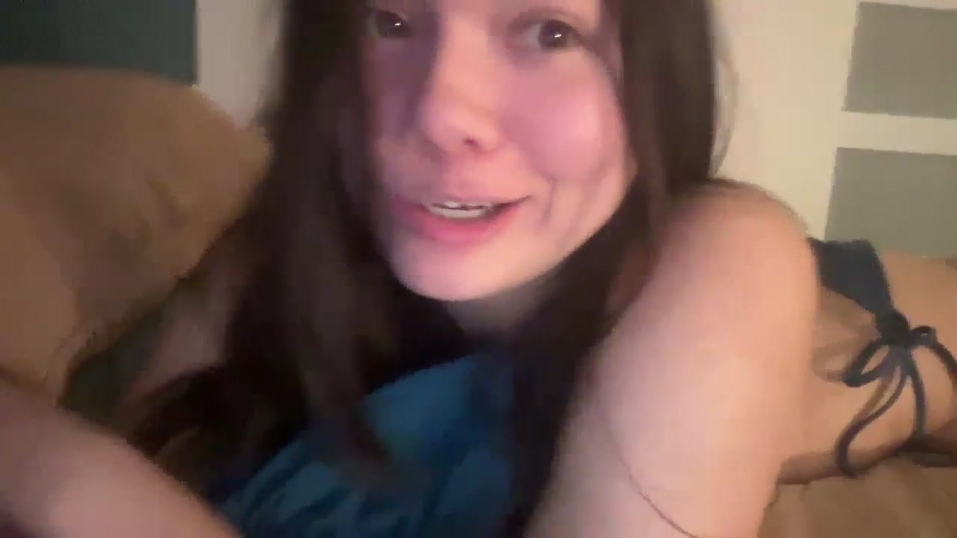 Gallery image thumbnail from imava's myfreecams stream on, 11/17/2024, 10:43 image 6 of 20