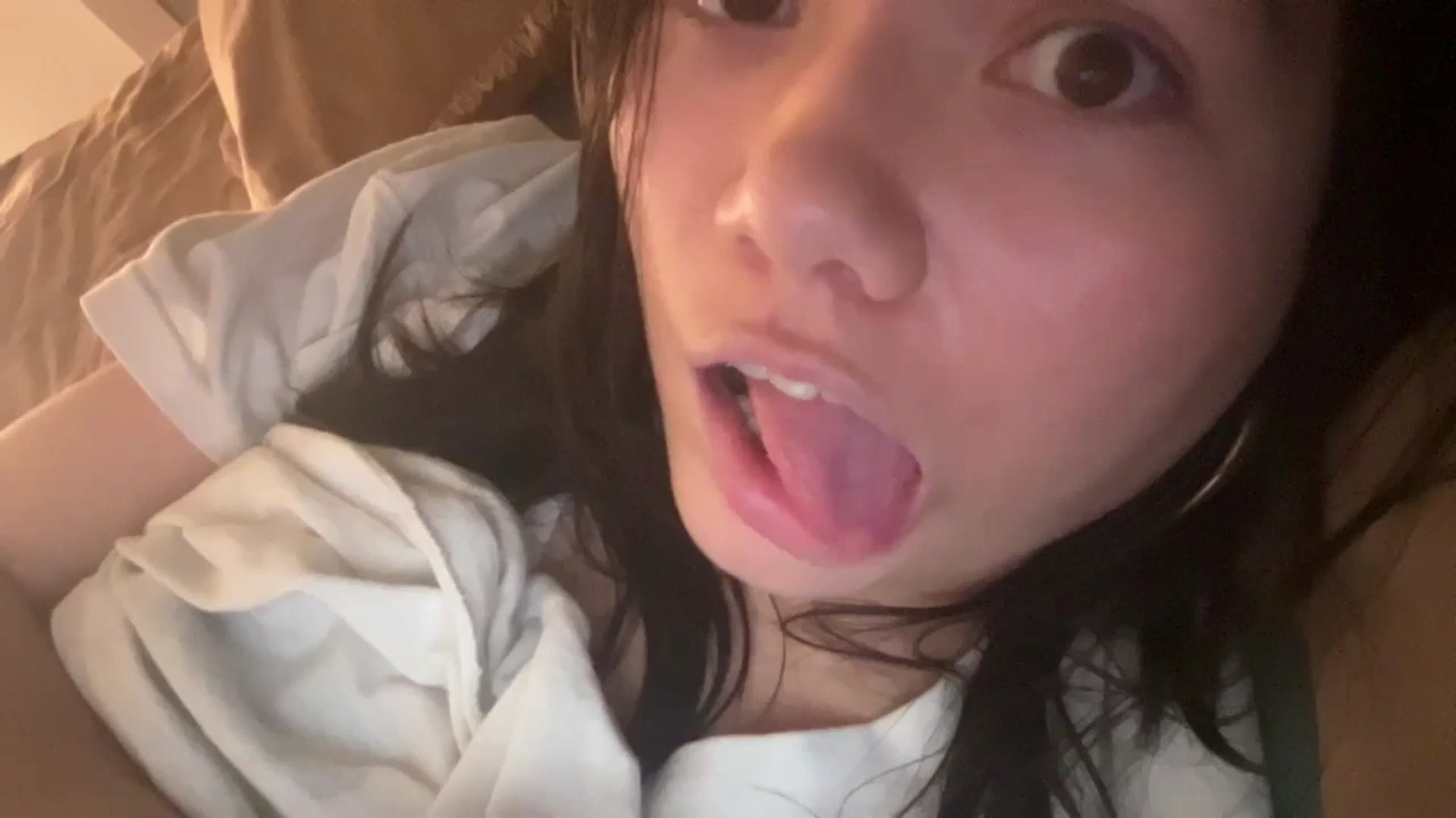 Gallery image thumbnail from imava's myfreecams stream on, 11/21/2024, 03:10 image 16 of 20