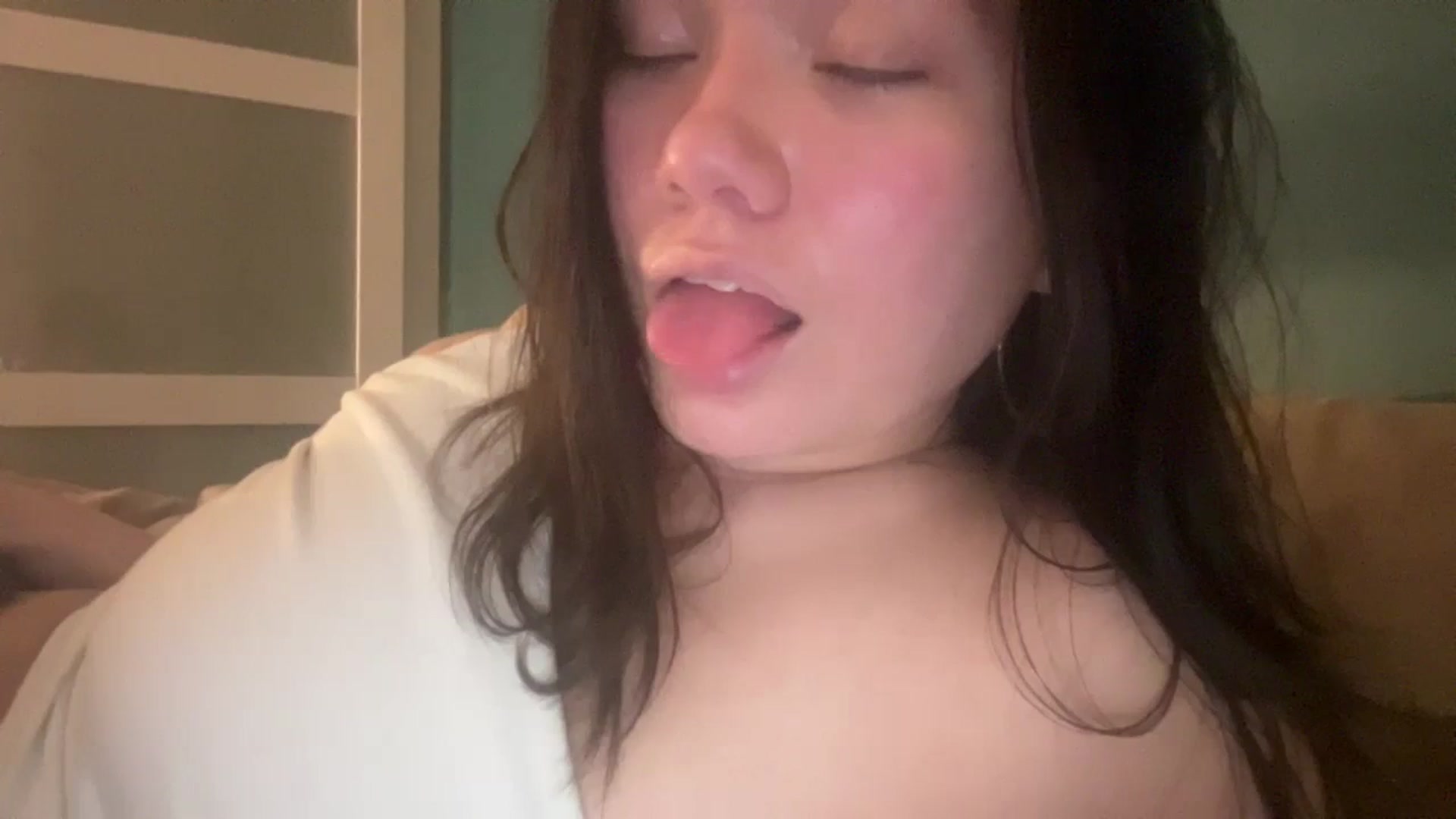Gallery image thumbnail from imava's myfreecams stream on, 12/03/2024, 05:44 image 18 of 20