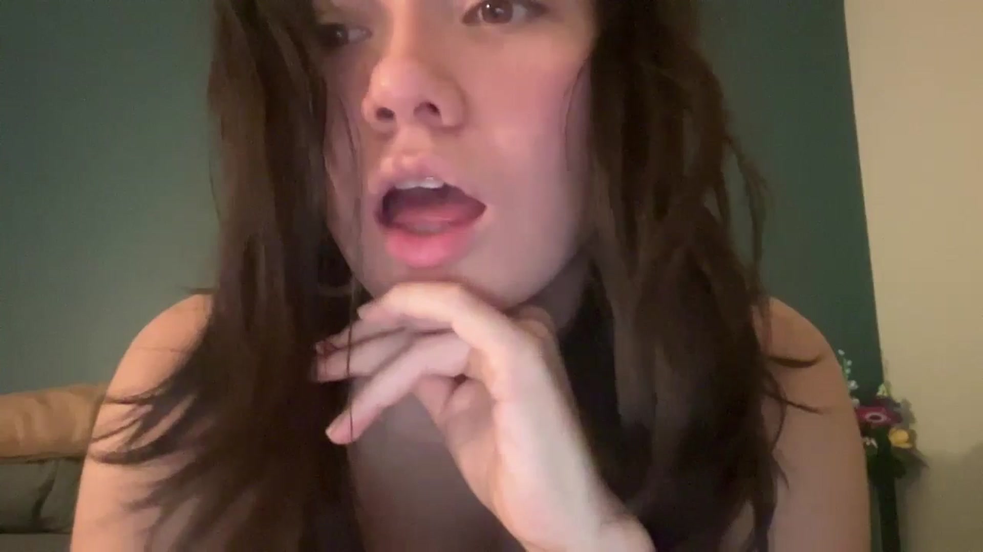 Gallery image thumbnail from imava's myfreecams stream on, 12/04/2024, 11:36 image 3 of 20