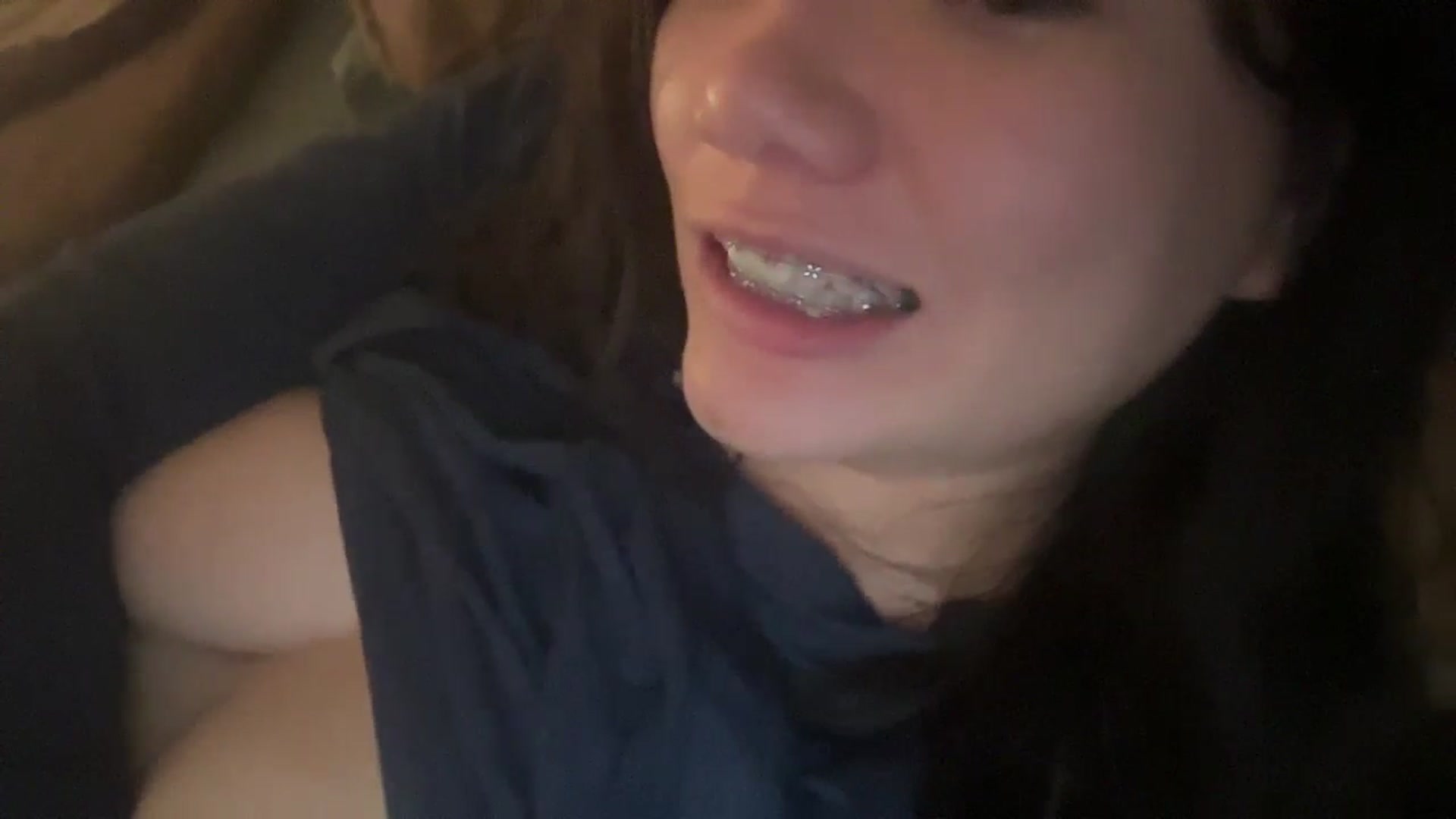 Gallery image thumbnail from imava's myfreecams stream on, 12/08/2024, 10:32 image 19 of 20