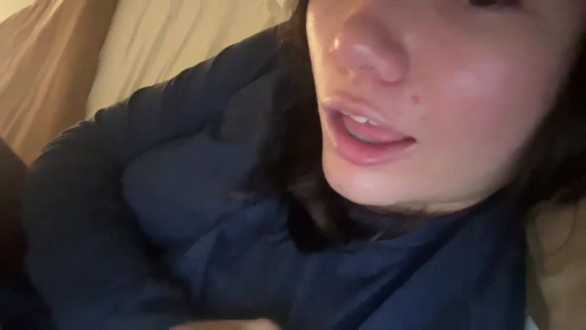 Gallery image thumbnail from imava's myfreecams stream on, 12/14/2024, 12:49 image 8 of 20