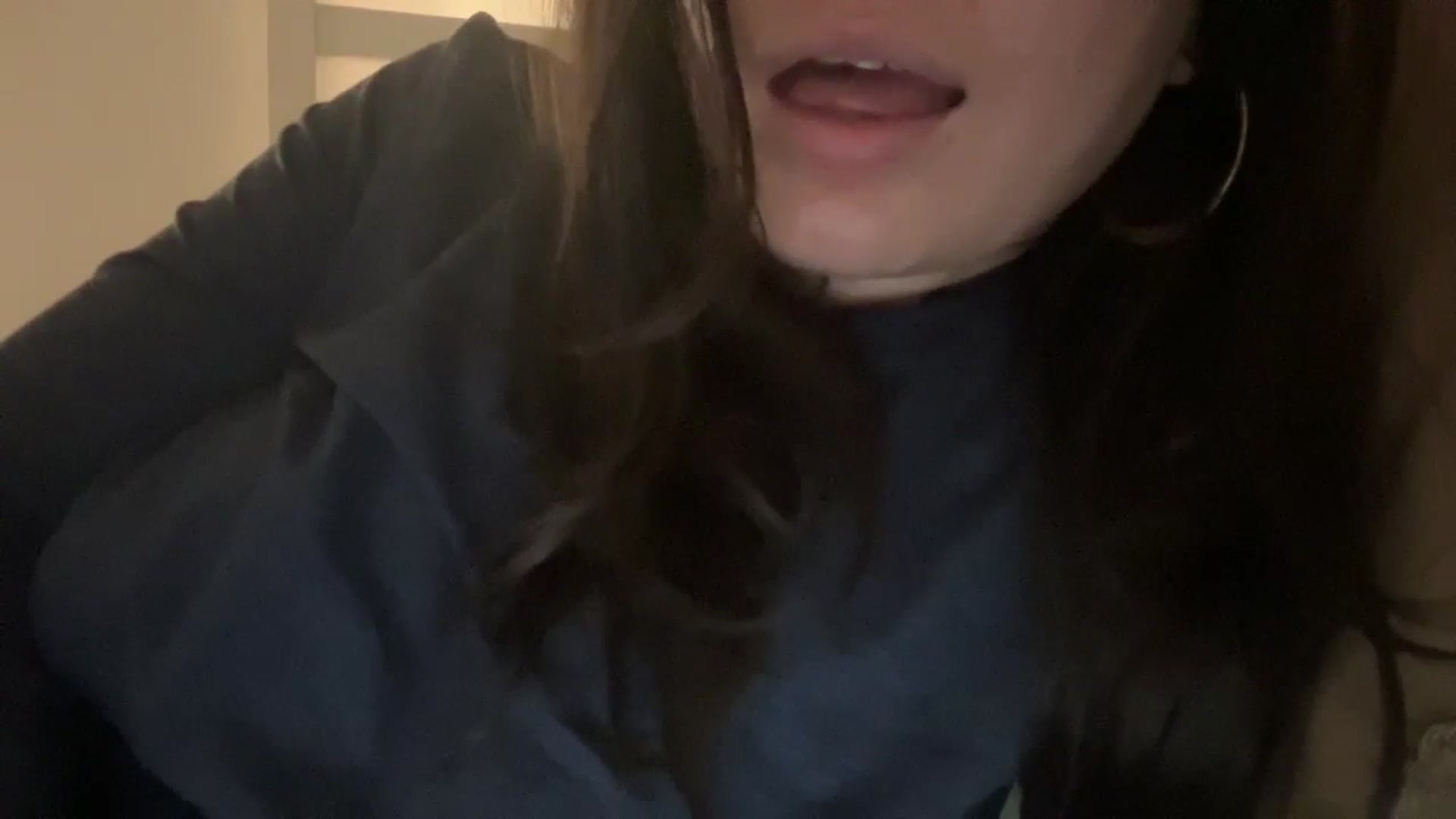 Gallery image thumbnail from imava's myfreecams stream on, 12/16/2024, 07:17 image 16 of 20