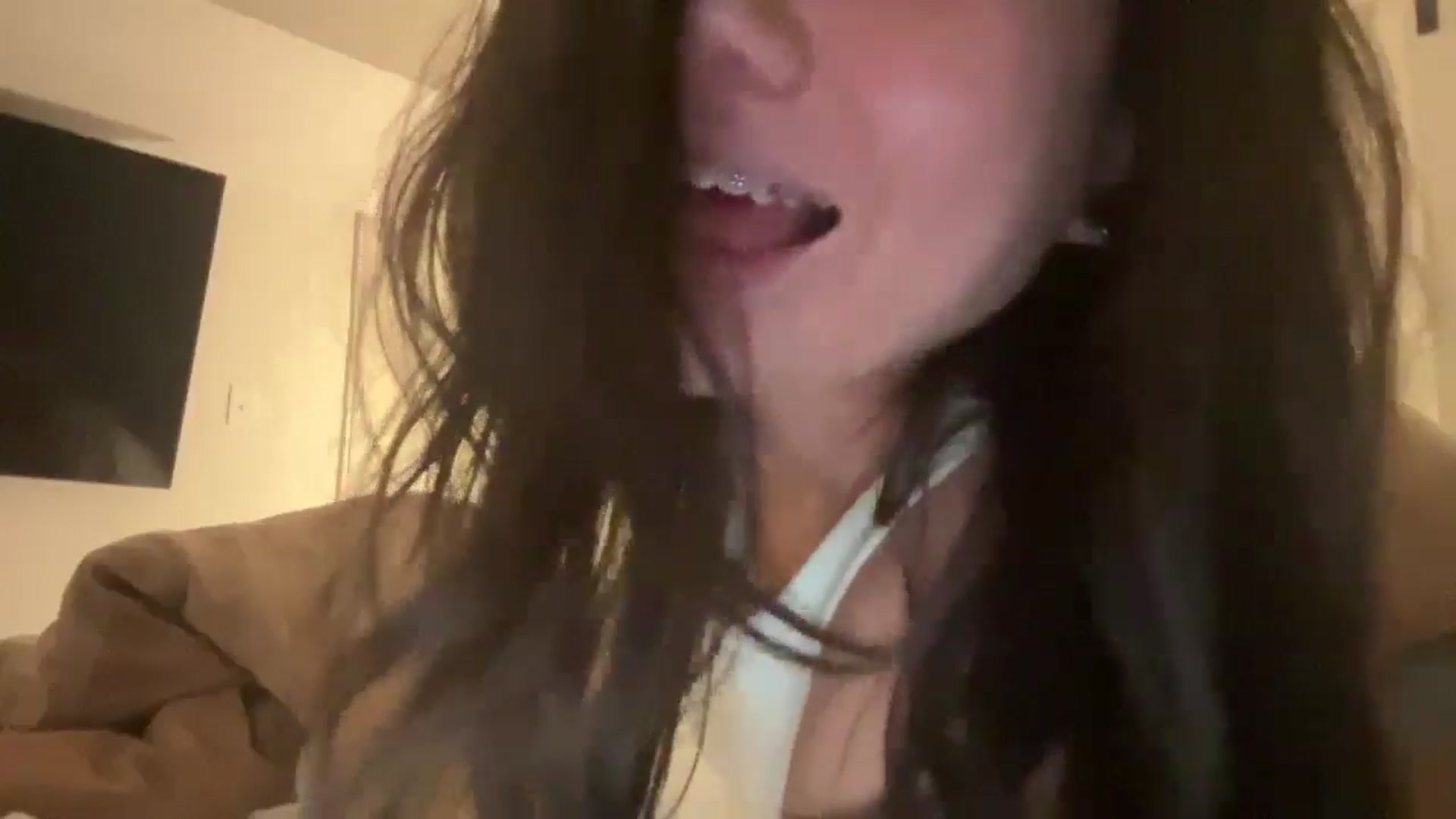 Gallery image thumbnail from imava's myfreecams stream on, 12/18/2024, 08:52 image 18 of 20
