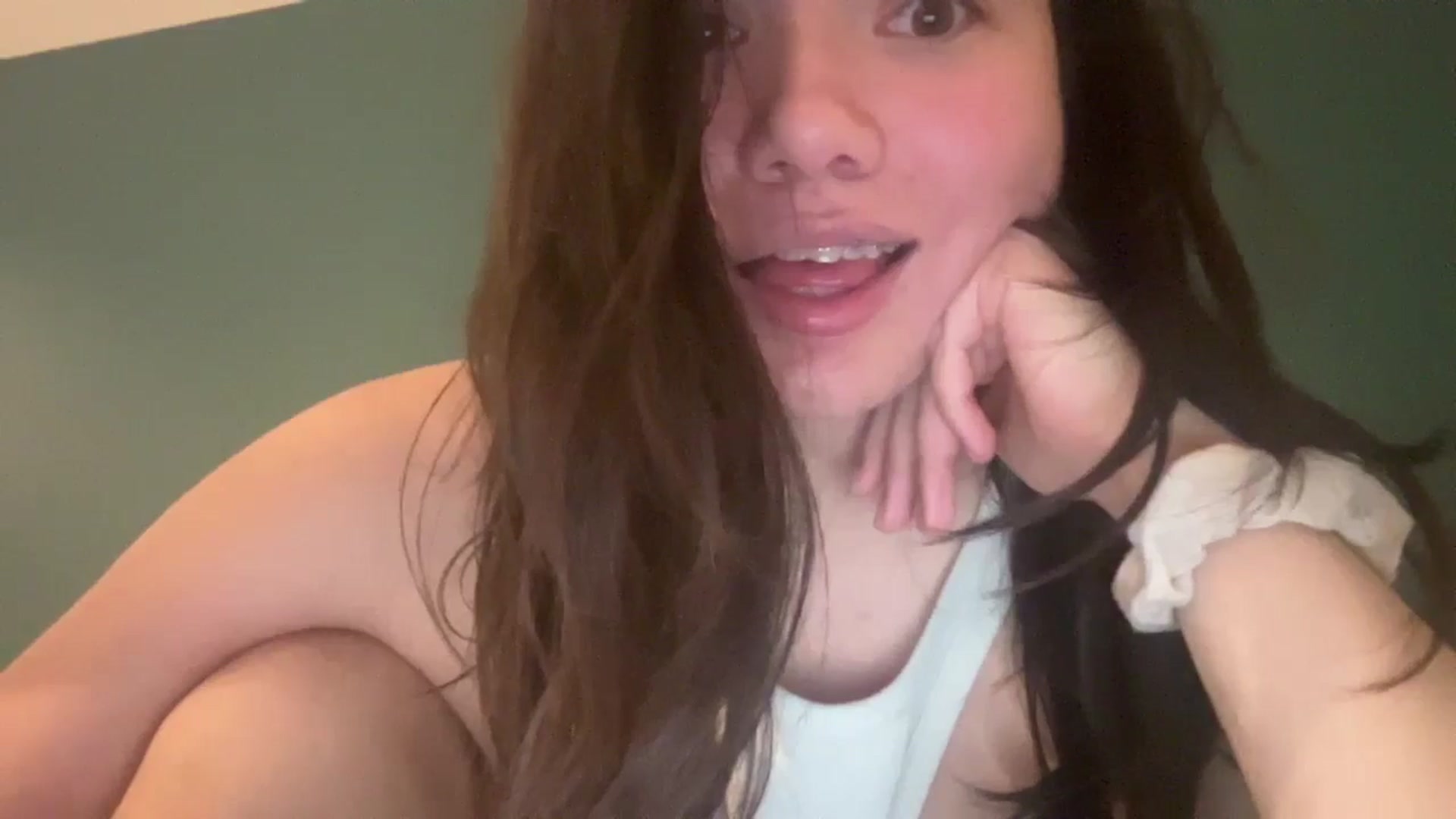 Gallery image thumbnail from imava's myfreecams stream on, 12/18/2024, 15:01 image 3 of 20