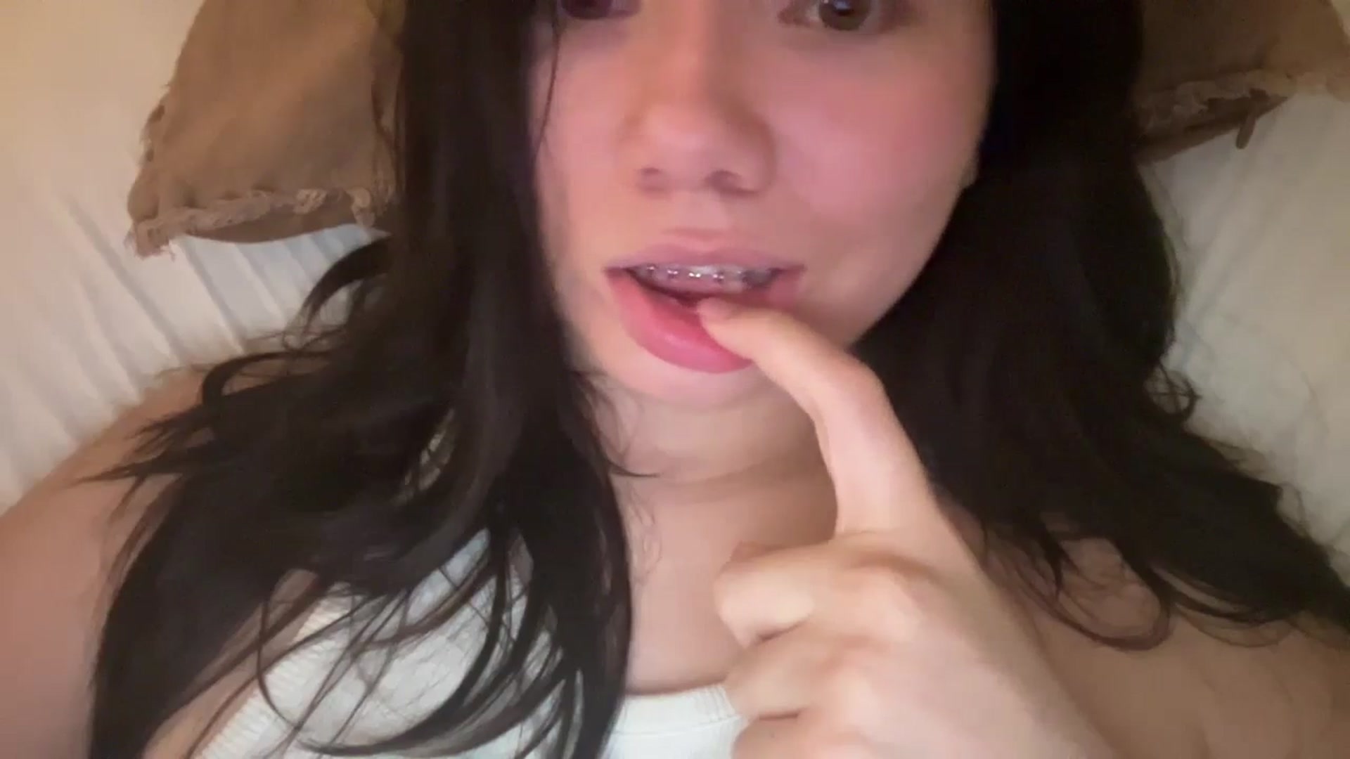 Gallery image thumbnail from imava's myfreecams stream on, 12/23/2024, 11:15 image 18 of 20