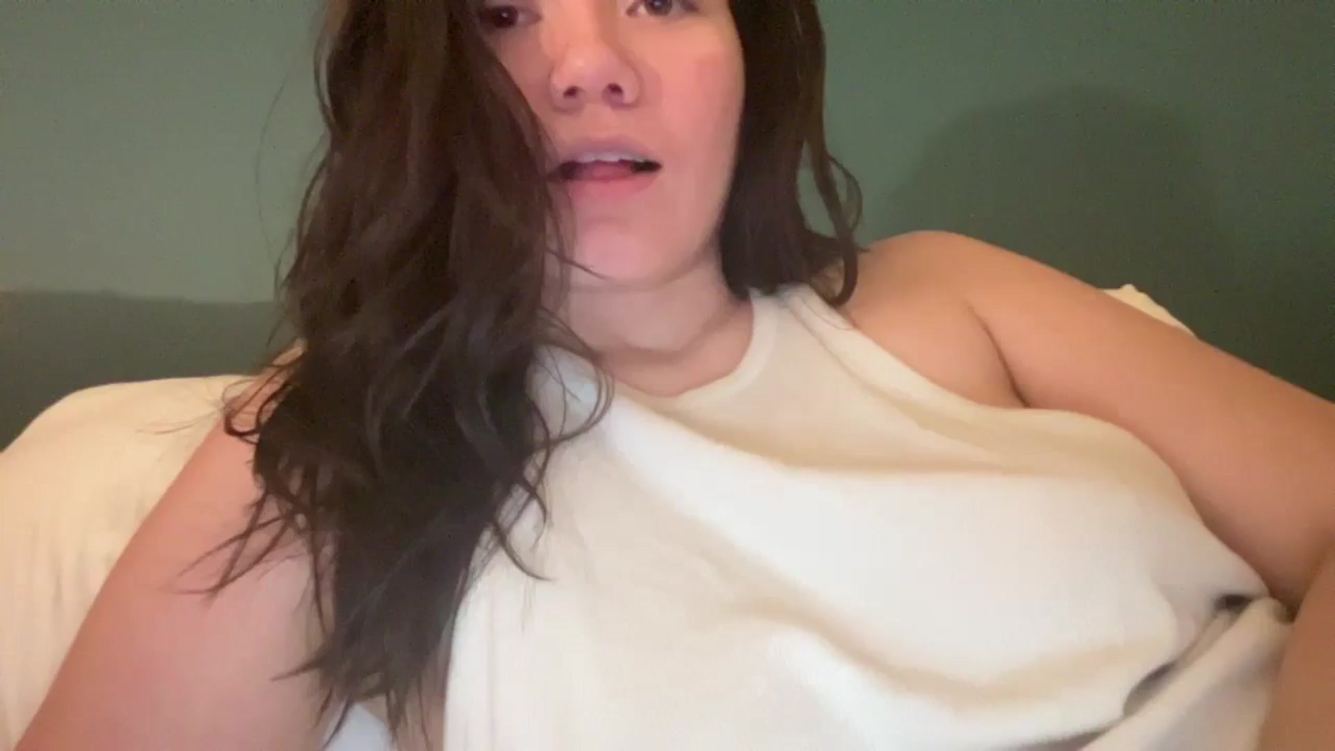 Gallery image thumbnail from imava's myfreecams stream on, 12/23/2024, 11:15 image 1 of 20