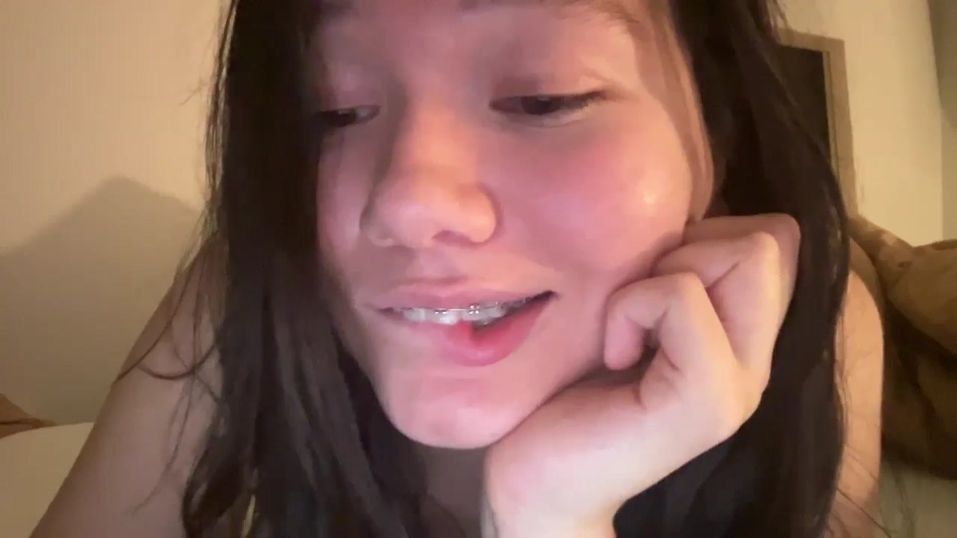Gallery image thumbnail from imava's myfreecams stream on, 12/23/2024, 14:49 image 3 of 20
