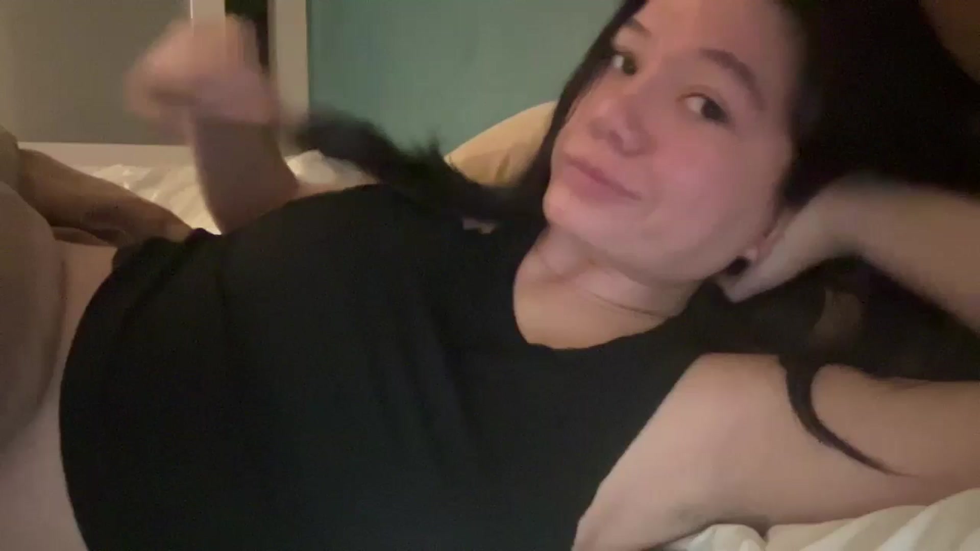 Gallery image thumbnail from imava's myfreecams stream on, 12/24/2024, 20:15 image 1 of 20