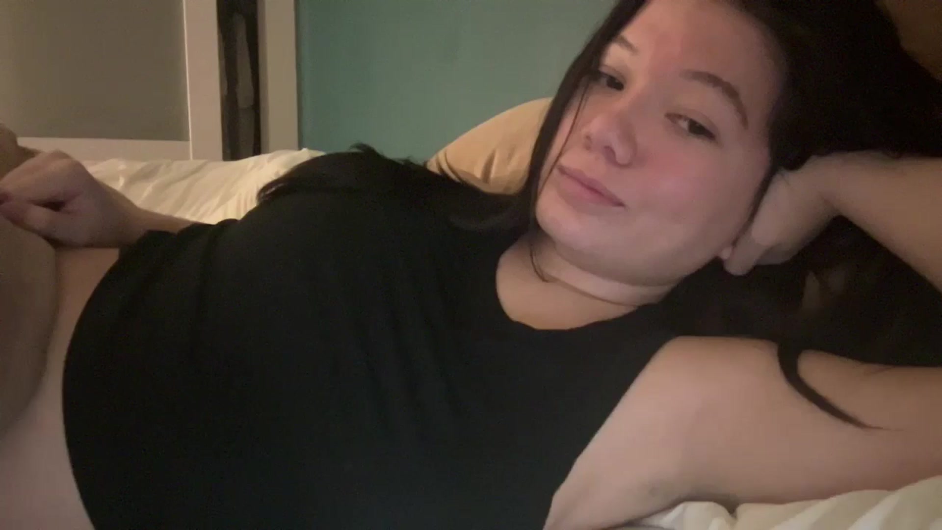 Gallery image thumbnail from imava's myfreecams stream on, 12/24/2024, 20:15 image 2 of 20
