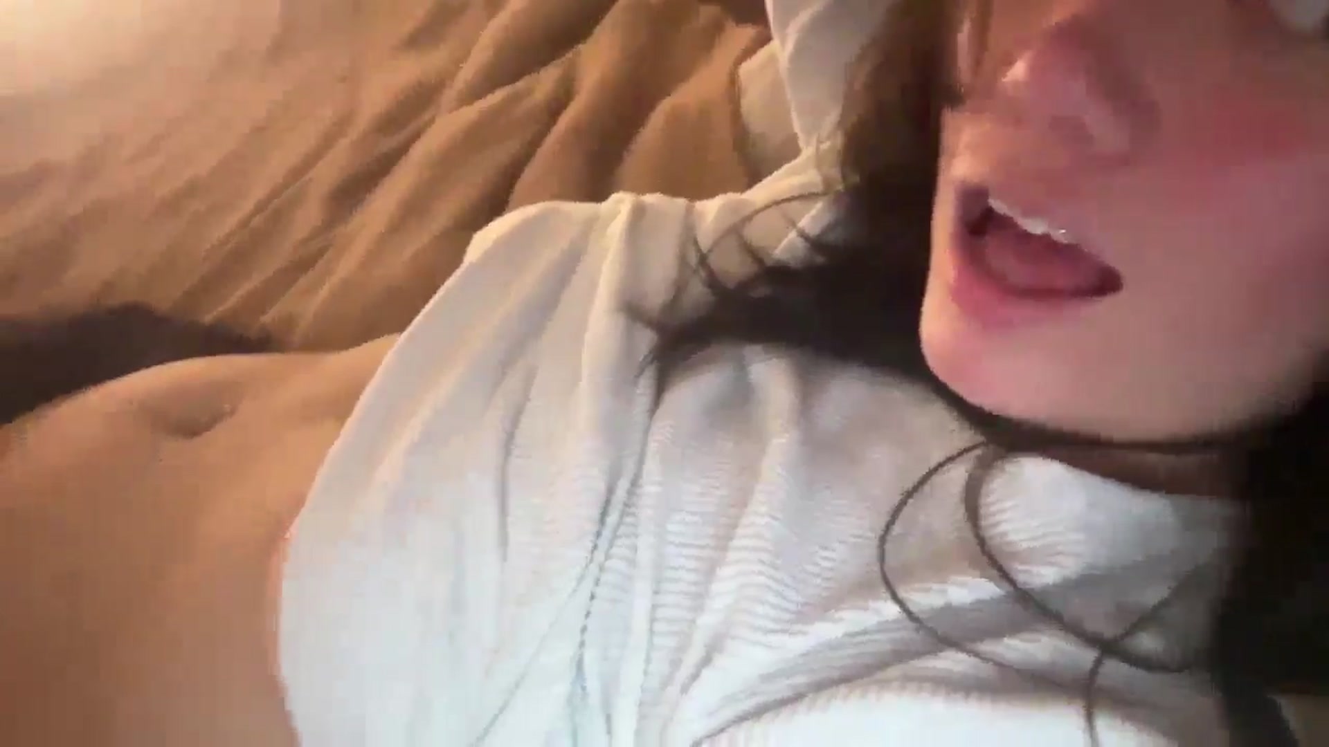 Gallery image thumbnail from imava's myfreecams stream on, 12/26/2024, 02:51 image 3 of 20