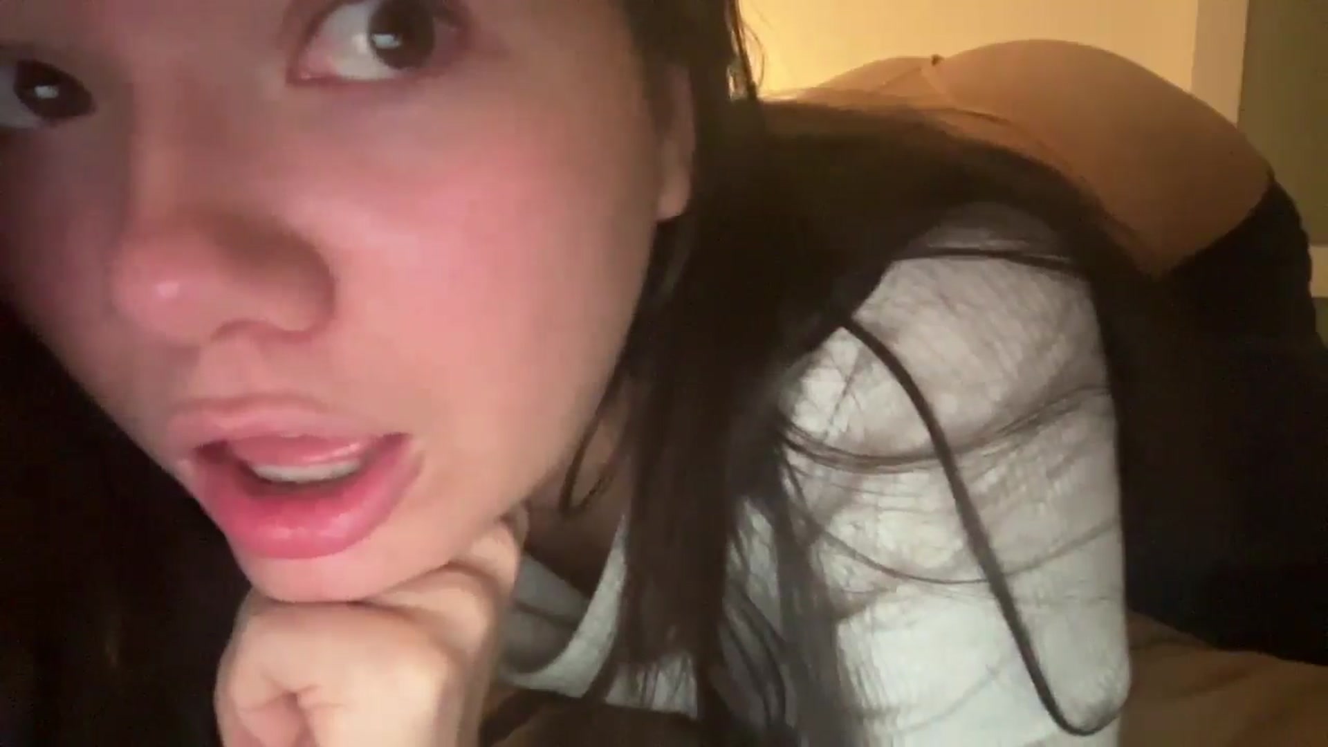 Gallery image thumbnail from imava's myfreecams stream on, 12/26/2024, 04:48 image 16 of 20