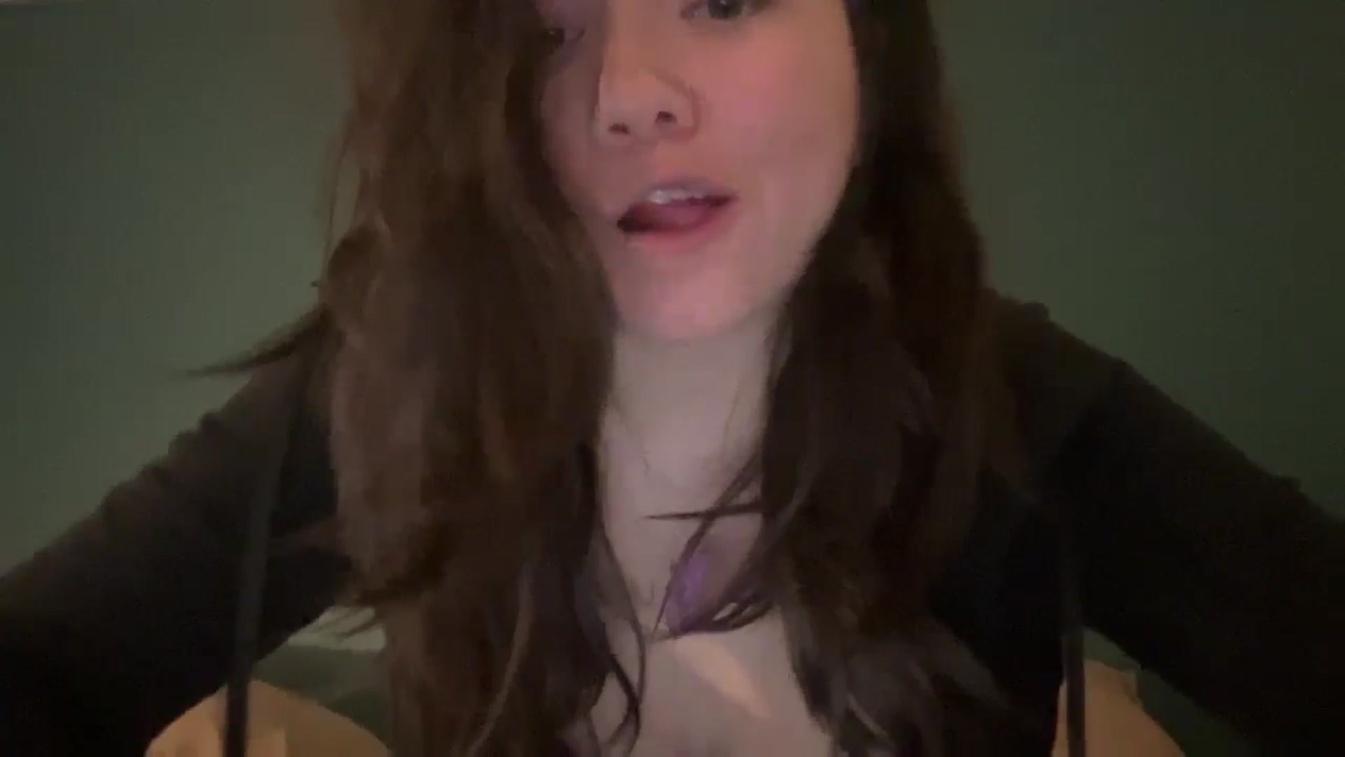 Gallery image thumbnail from imava's myfreecams stream on, 12/27/2024, 18:05 image 13 of 20