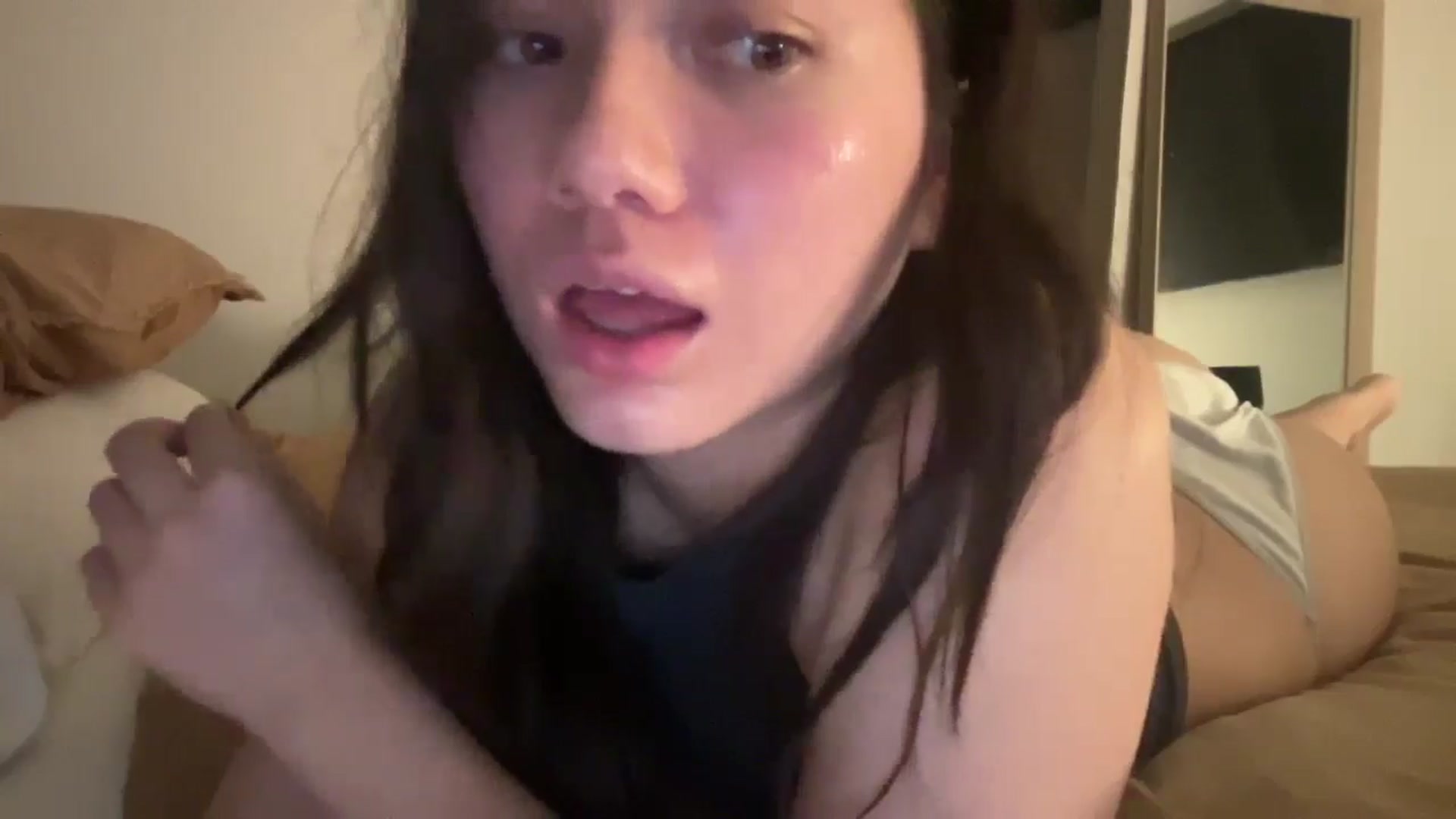 Gallery image thumbnail from imava's myfreecams stream on, 12/28/2024, 10:54 image 10 of 20