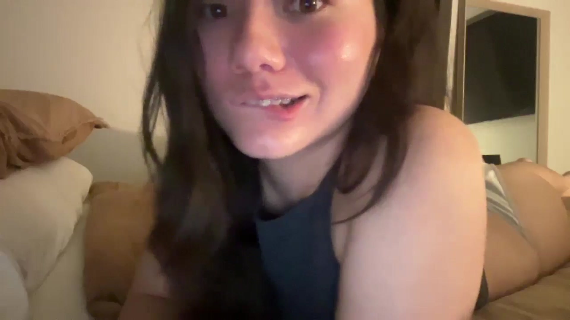 Gallery image thumbnail from imava's myfreecams stream on, 12/28/2024, 10:54 image 4 of 20
