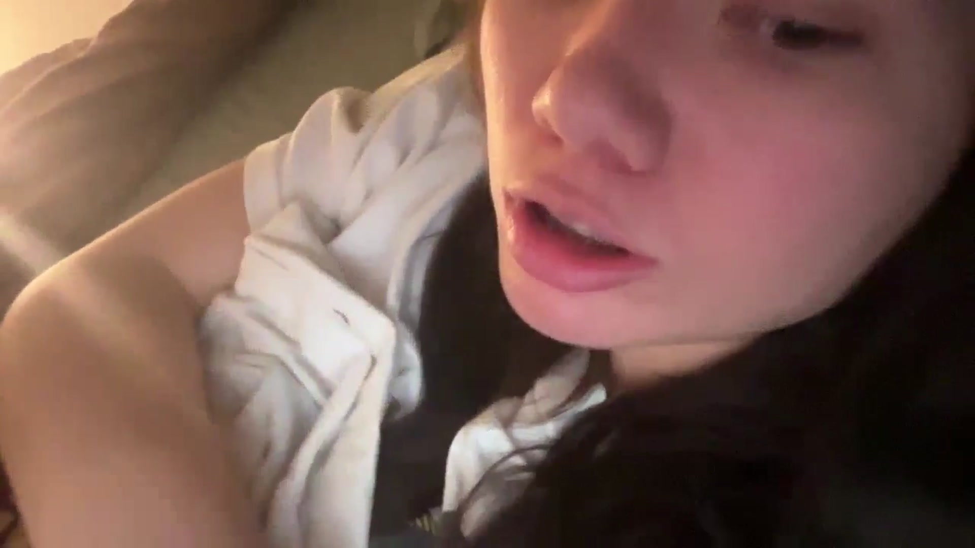 Gallery image thumbnail from imava's myfreecams stream on, 01/04/2025, 10:15 image 10 of 20