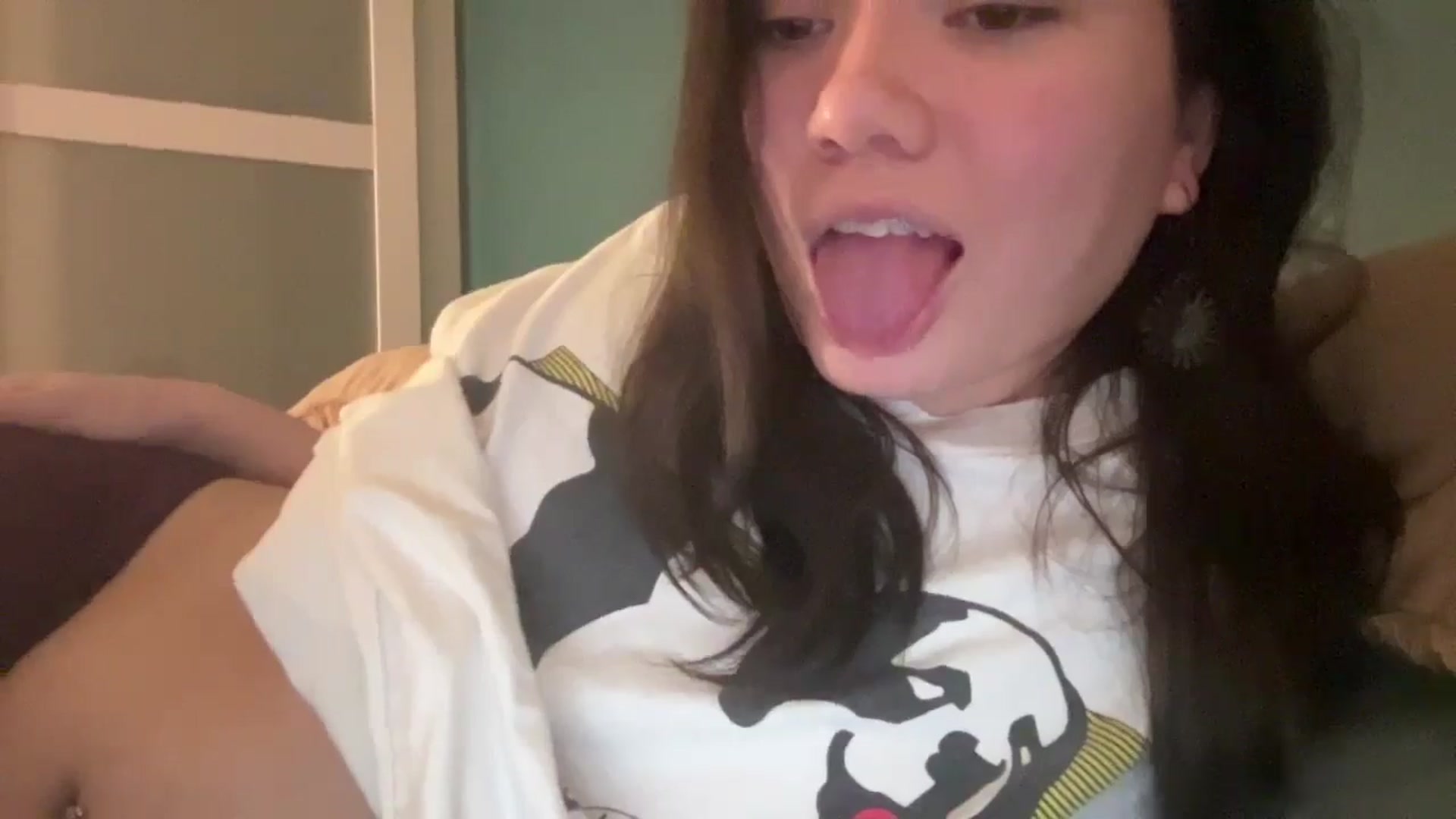 Gallery image thumbnail from imava's myfreecams stream on, 01/04/2025, 10:15 image 15 of 20